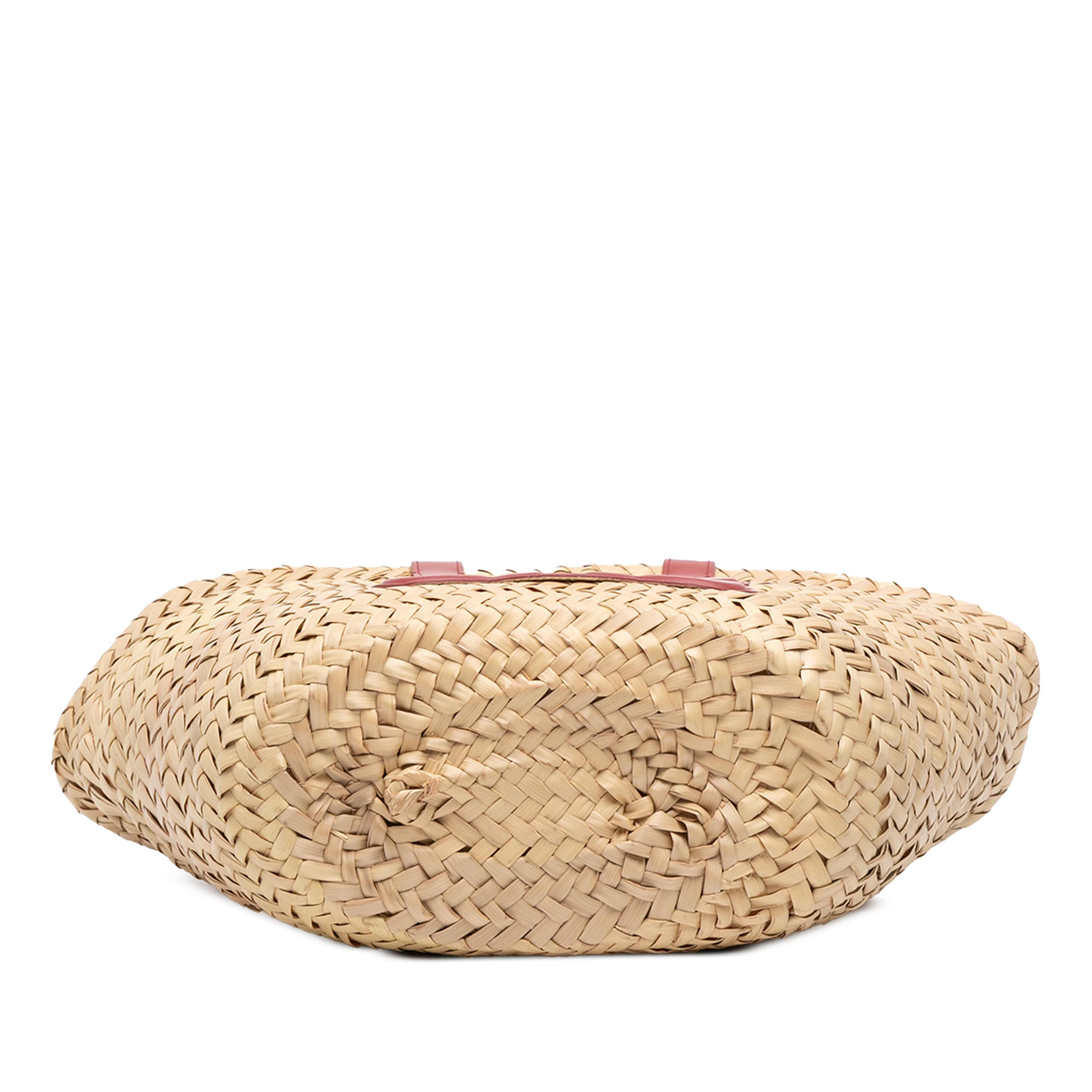 Celine Small Raffia Cuir Triomphe Classic Panier Tote, från Luxclusif, i färgen beige. Klicka för att öppna bilden i stort format