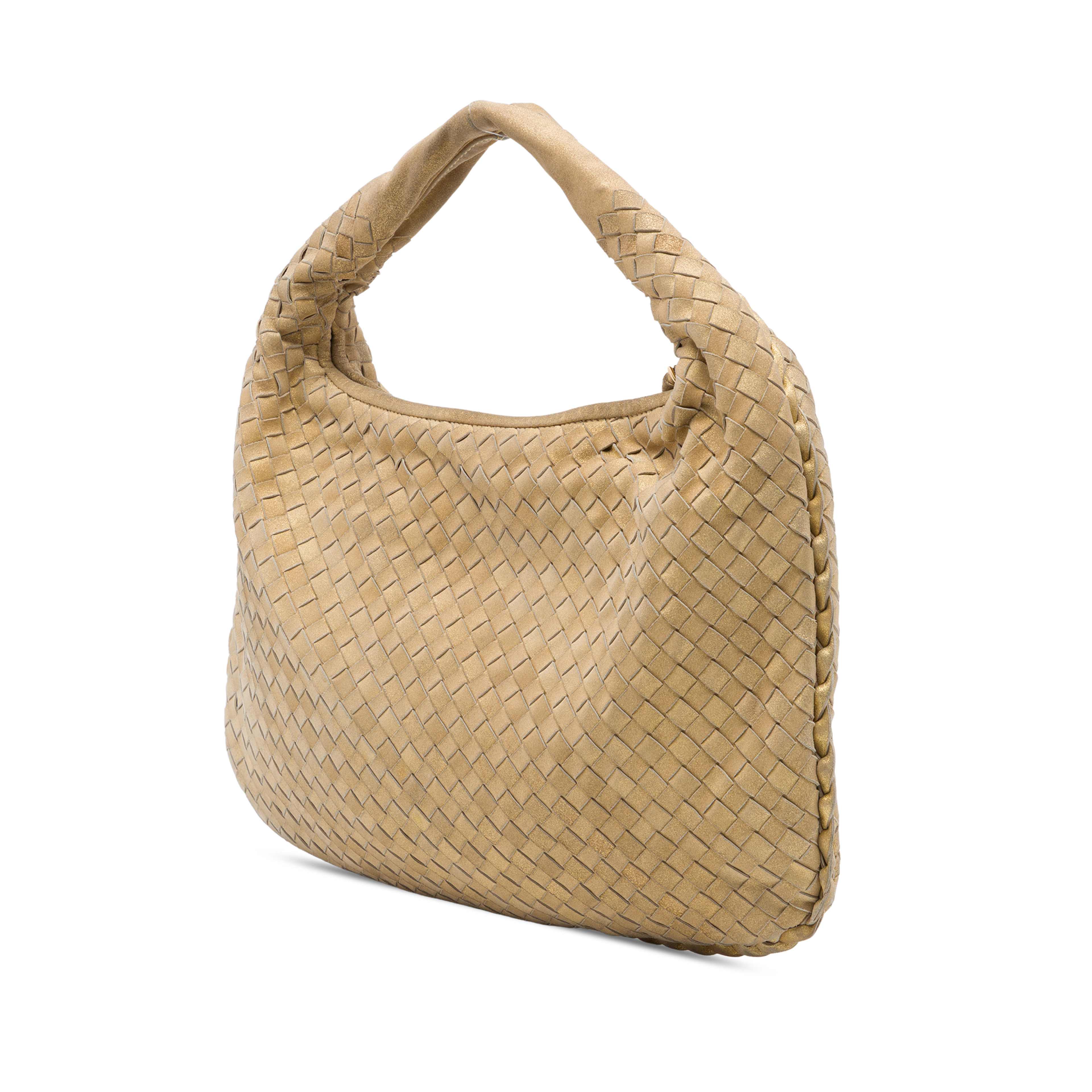 Bottega Veneta Small Metallic Nappa Intrecciato Veneta Hobo, från Luxclusif, i färgen guld. Klicka för att öppna bilden i stort format
