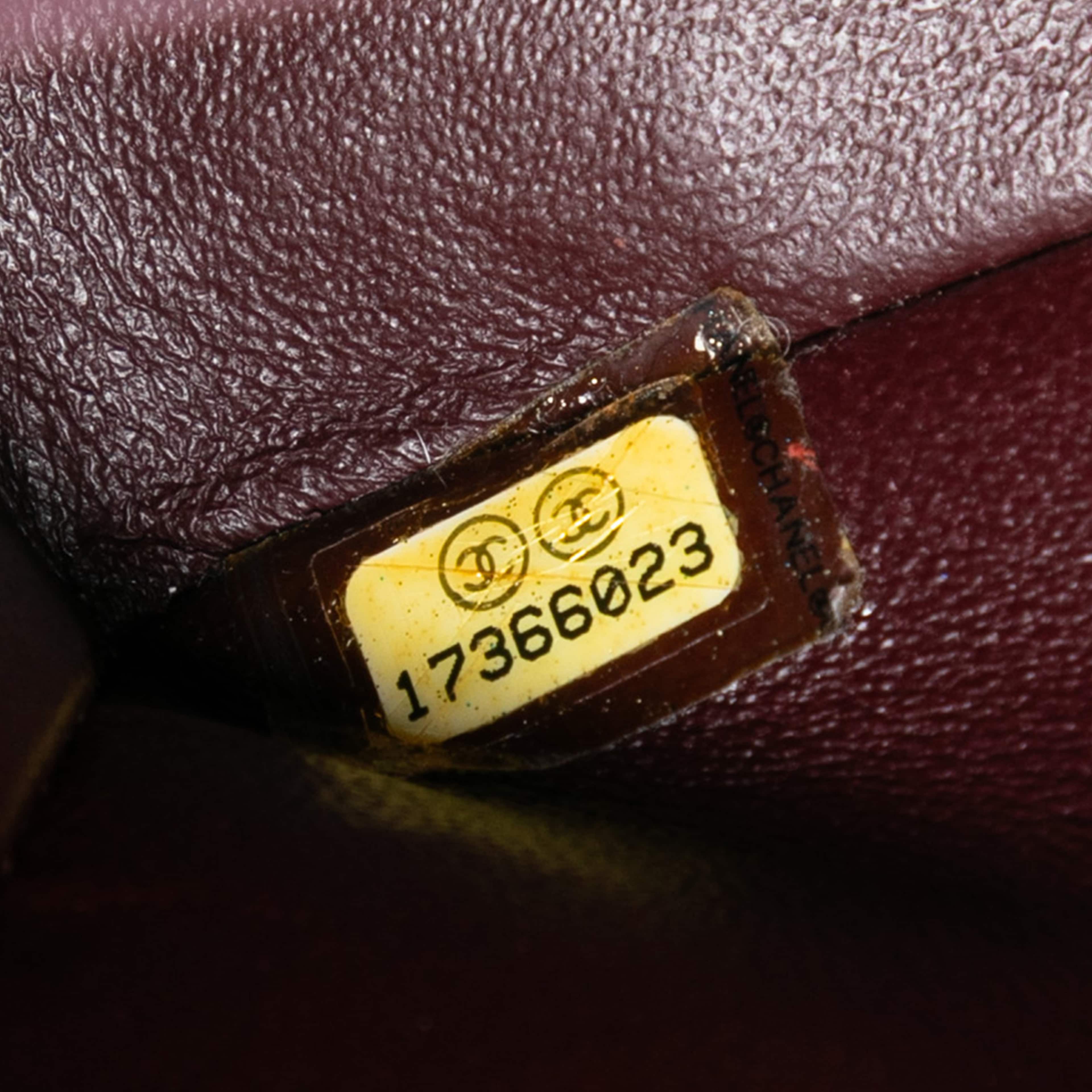 Chanel Jumbo Classic Lambskin Double Flap, från Luxclusif, i färgen black. Klicka för att öppna bilden i stort format