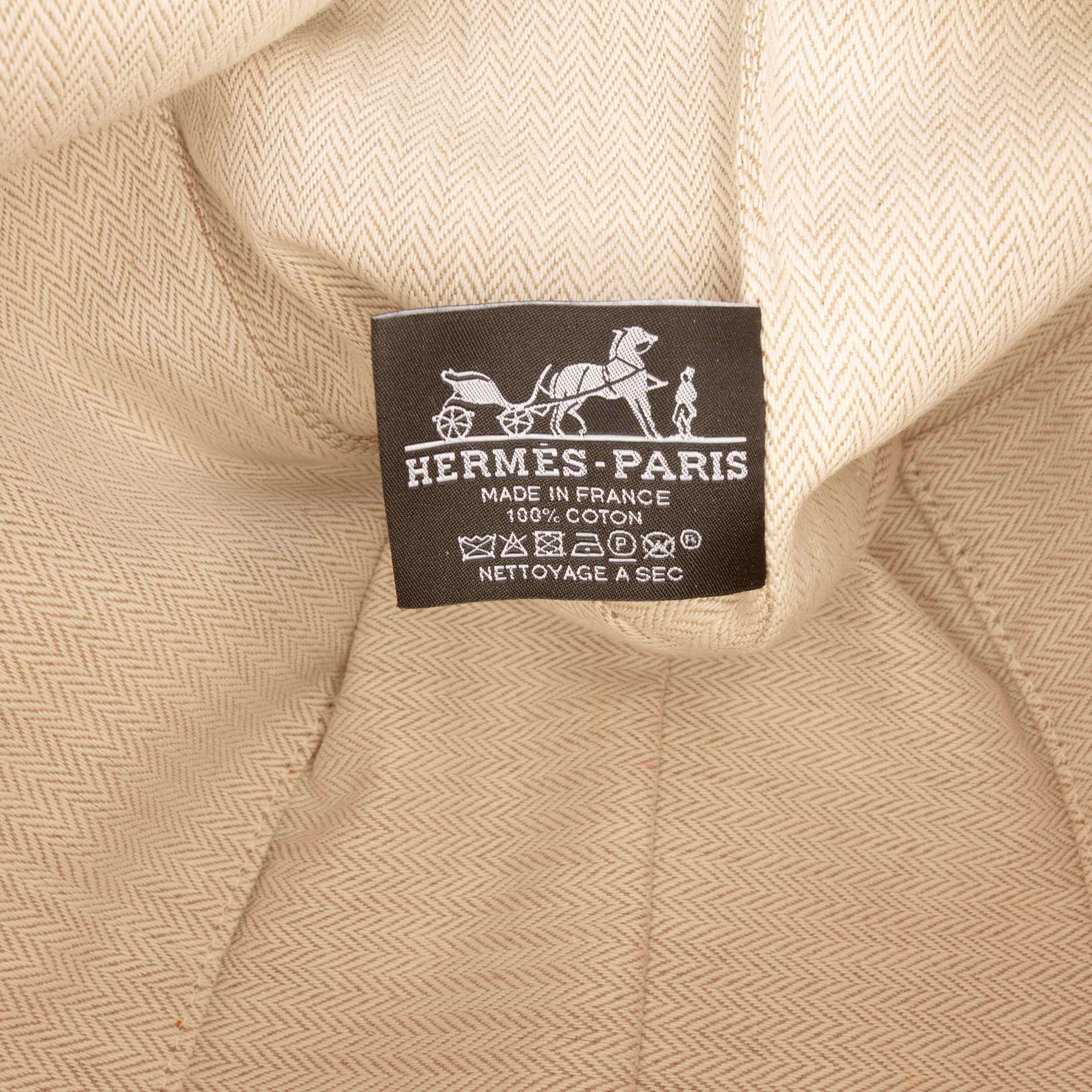 Hermès Large Toile Bride A Brac Case, från Luxclusif, i färgen dark pink. Klicka för att öppna bilden i stort format