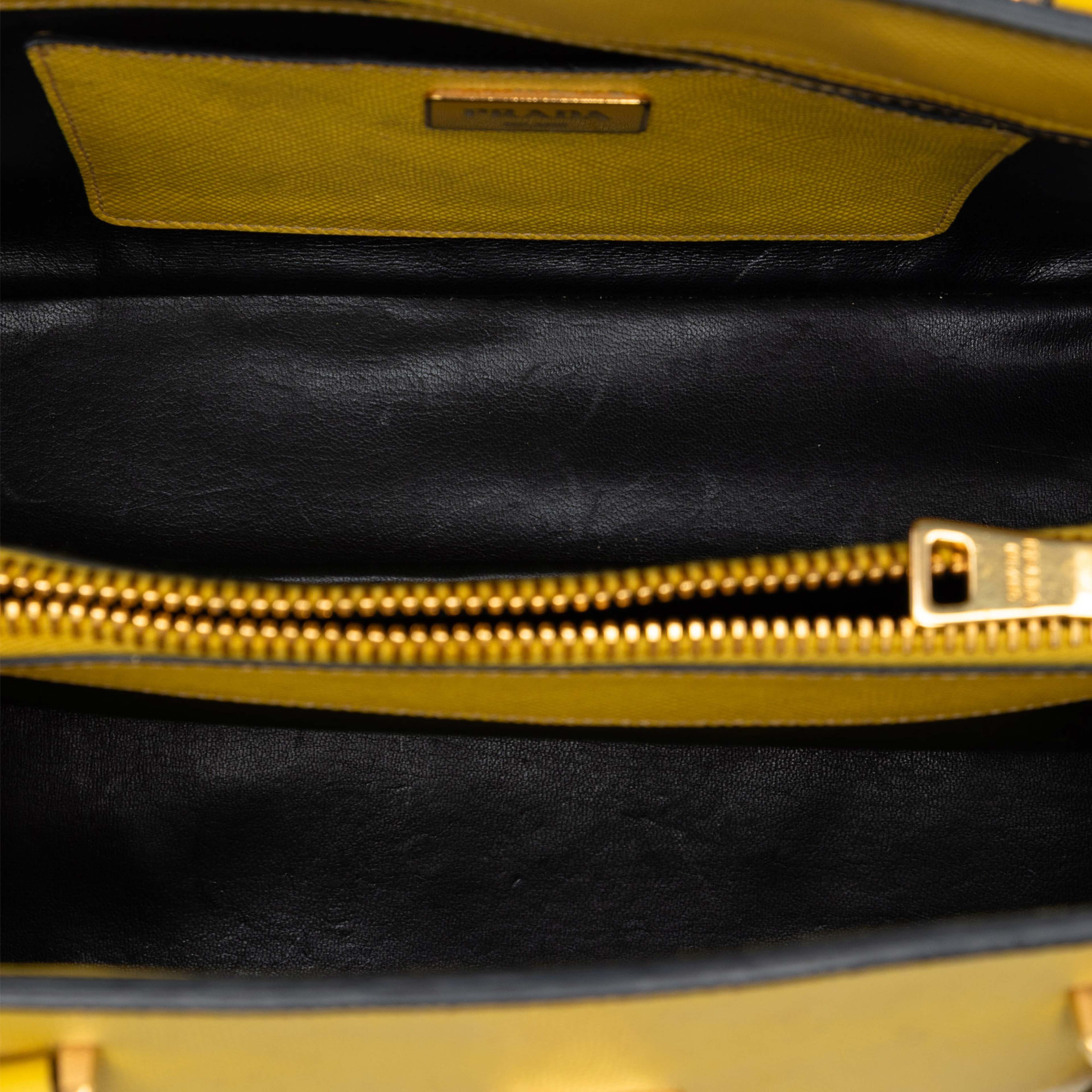 Prada Studded Saffiano Cuir Promenade Satchel, från Luxclusif, i färgen yellow. Klicka för att öppna bilden i stort format