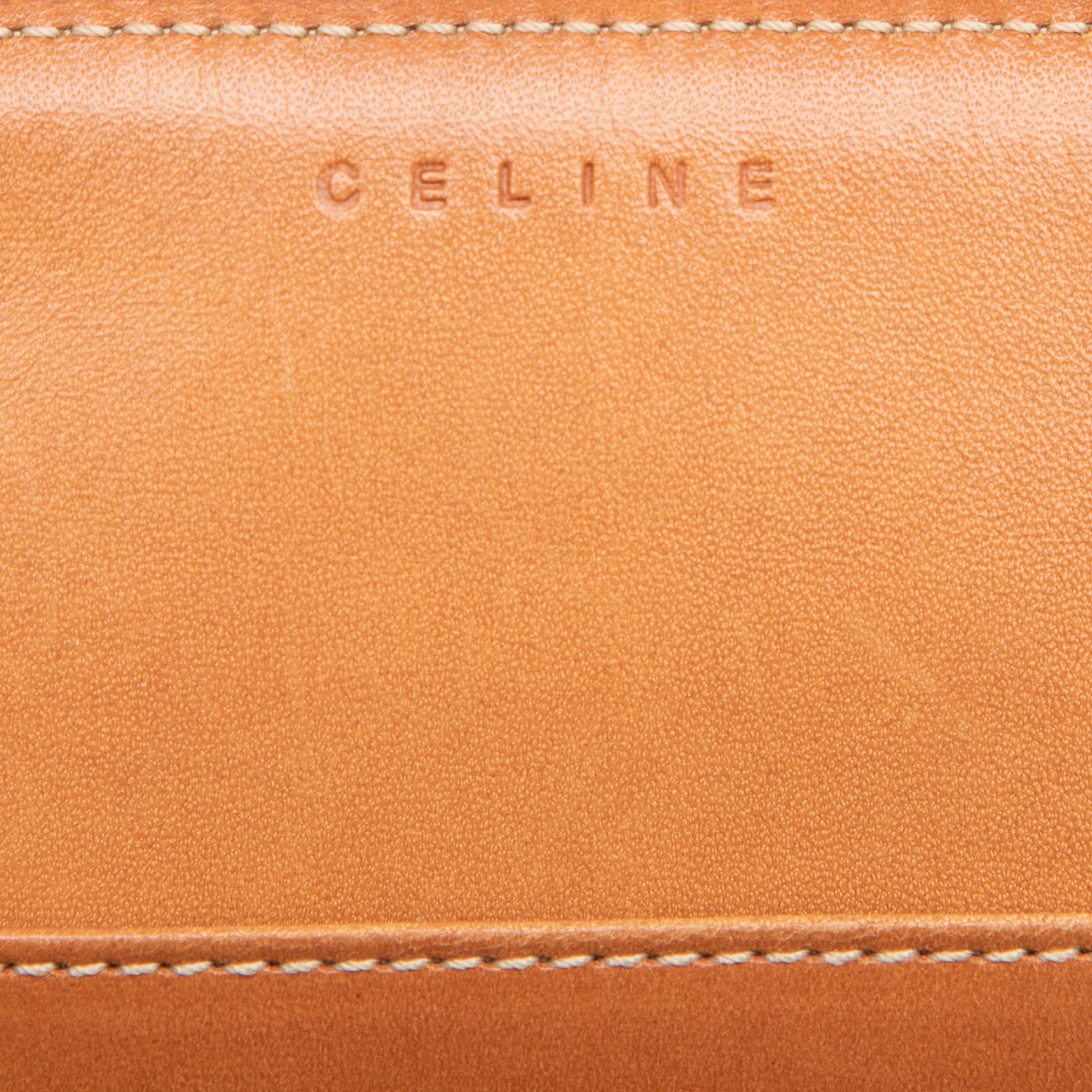 Celine Macadam Coated Canvas Crossbody, från Luxclusif, i färgen dark brown. Klicka för att öppna bilden i stort format