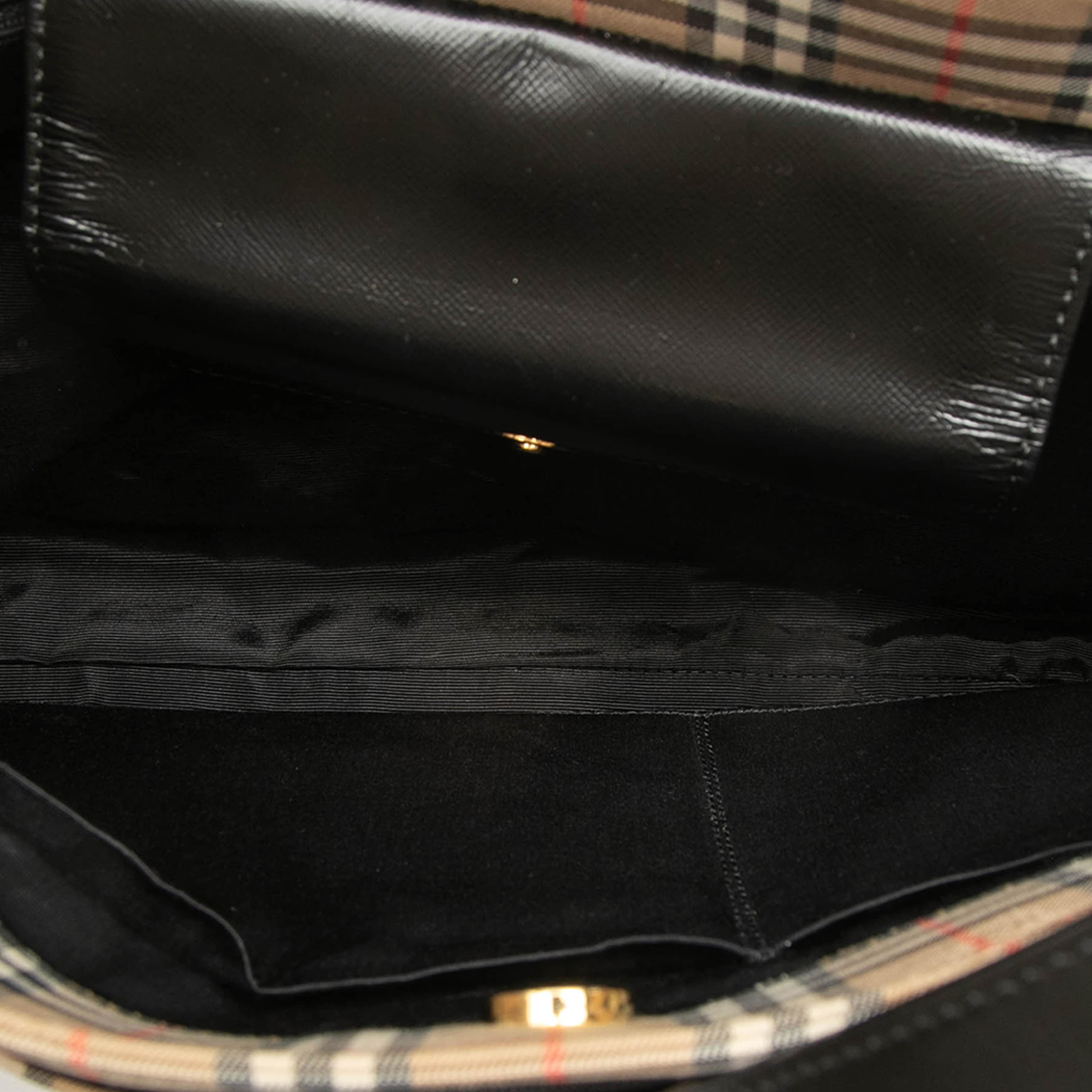 Burberry Haymarket Check Canvas Shoulder Bag, från Luxclusif, i färgen beige. Klicka för att öppna bilden i stort format