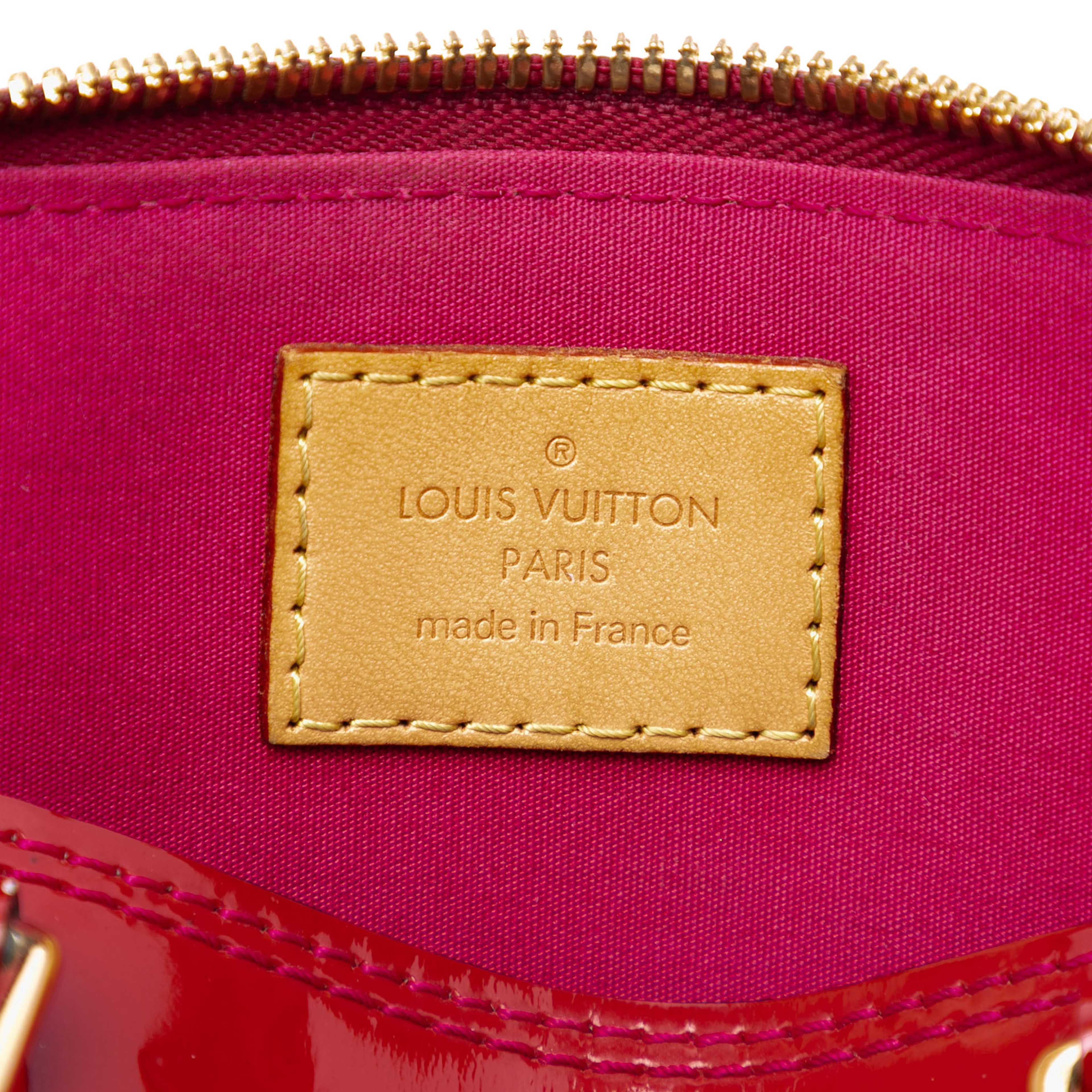 Louis Vuitton Monogram Vernis Alma Bb, från Luxclusif, i färgen red. Klicka för att öppna bilden i stort format
