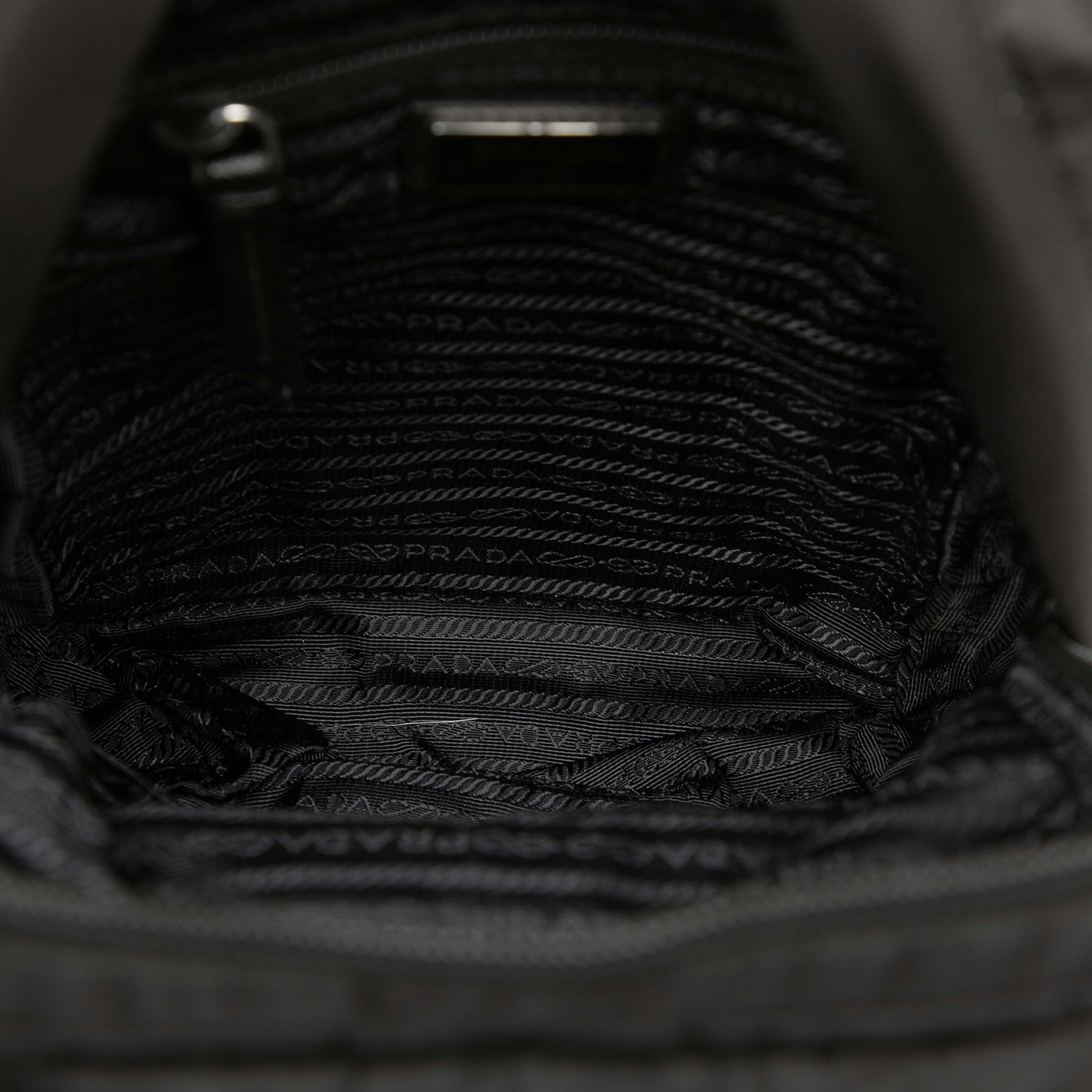 Prada Tessuto Robot Fluo Sling Backpack, från Luxclusif, i färgen black. Klicka för att öppna bilden i stort format