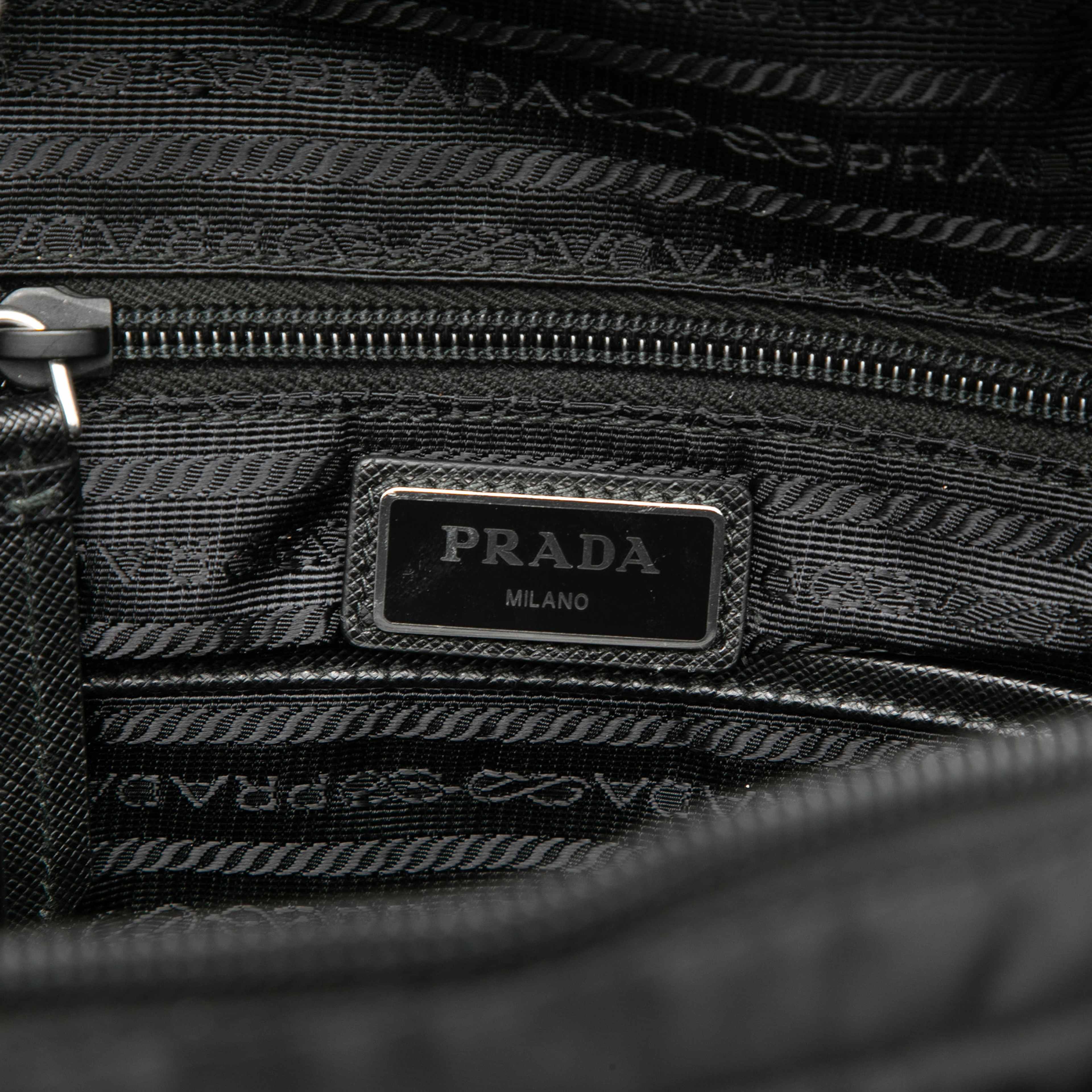 Prada Tessuto Robot Fluo Sling Backpack, från Luxclusif, i färgen black. Klicka för att öppna bilden i stort format