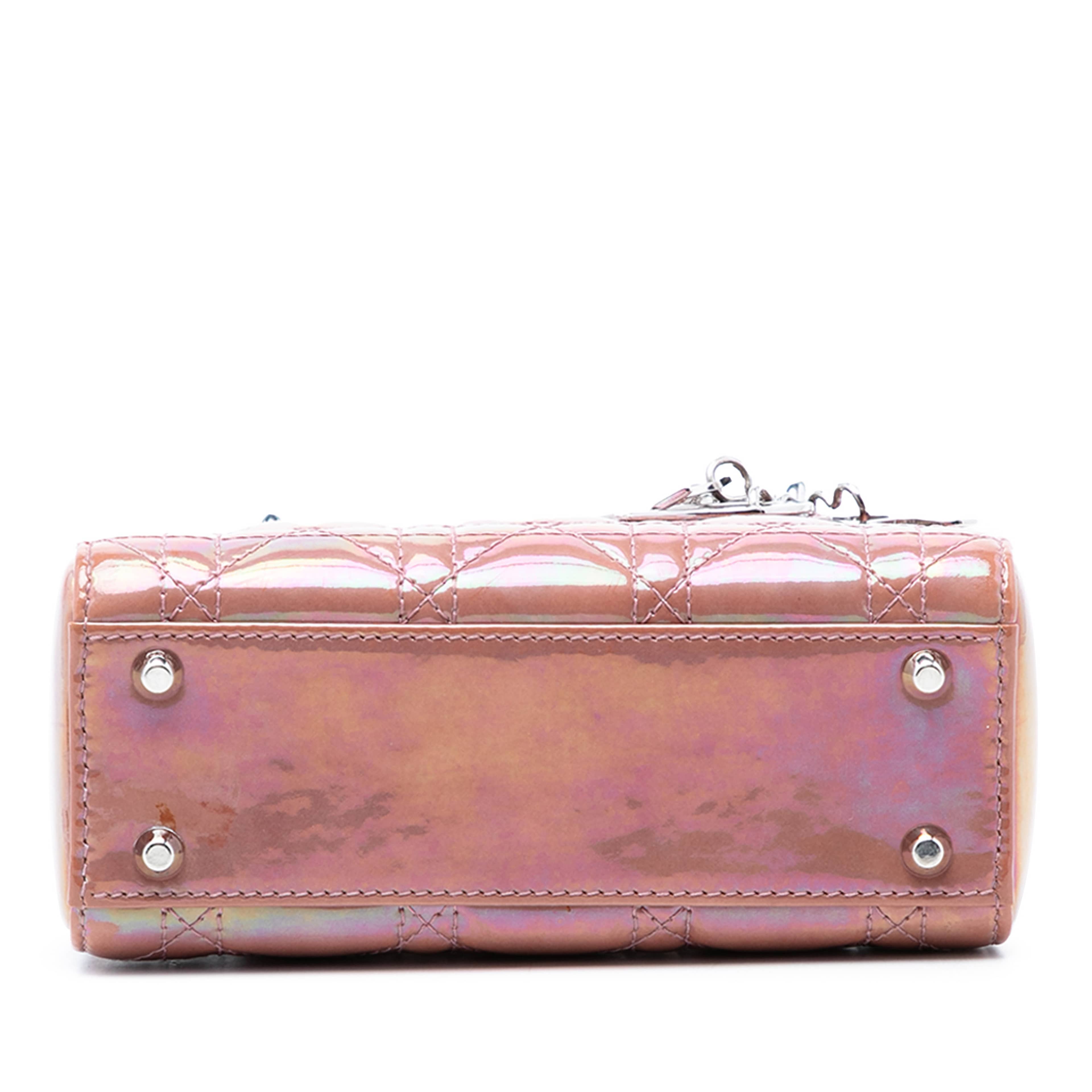 Dior Mini Iridescent Patent Cannage Lady Dior, från Luxclusif, i färgen rose gold. Klicka för att öppna bilden i stort format