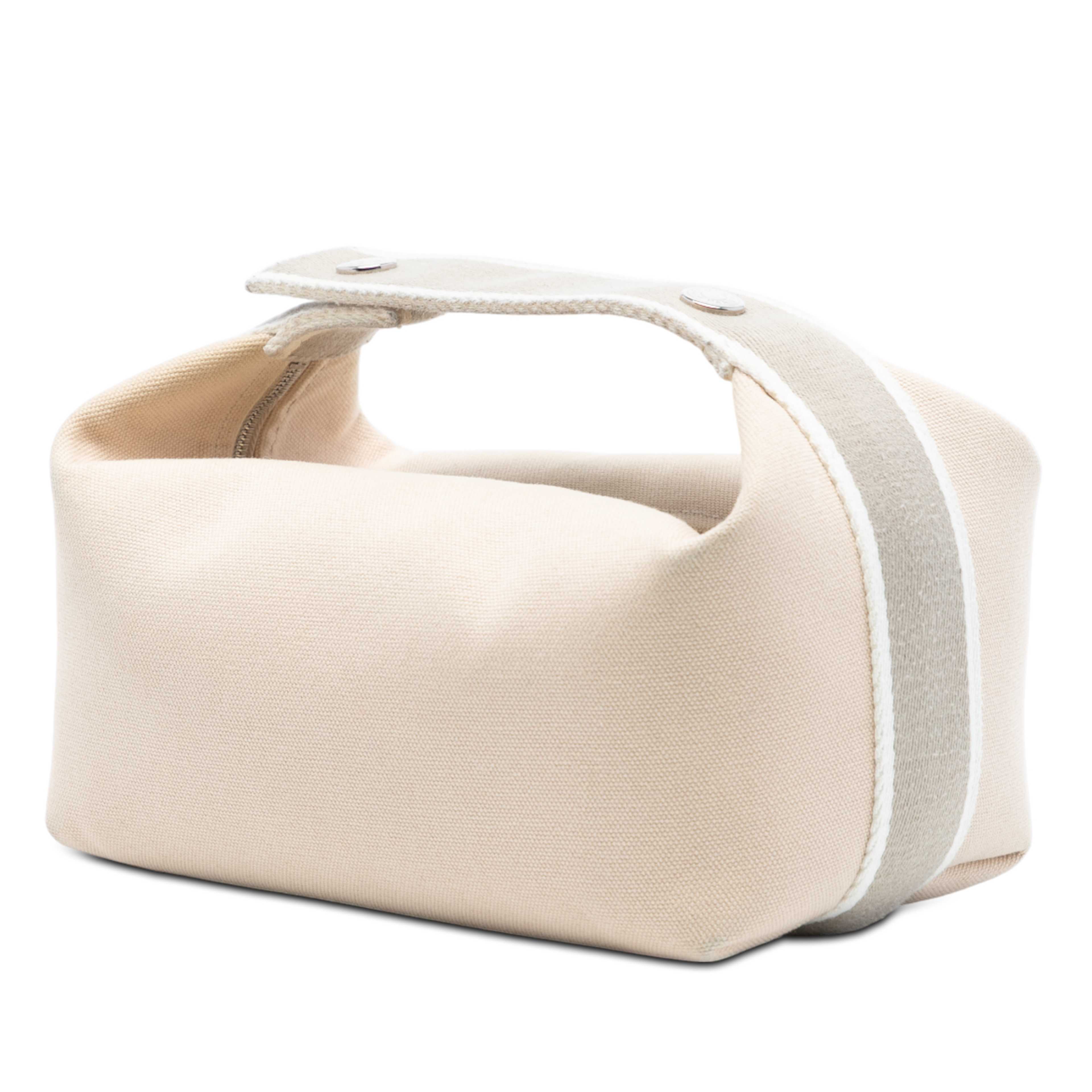 Hermès Small Toile Bride A Brac Case, från Luxclusif, i färgen beige. Klicka för att öppna bilden i stort format