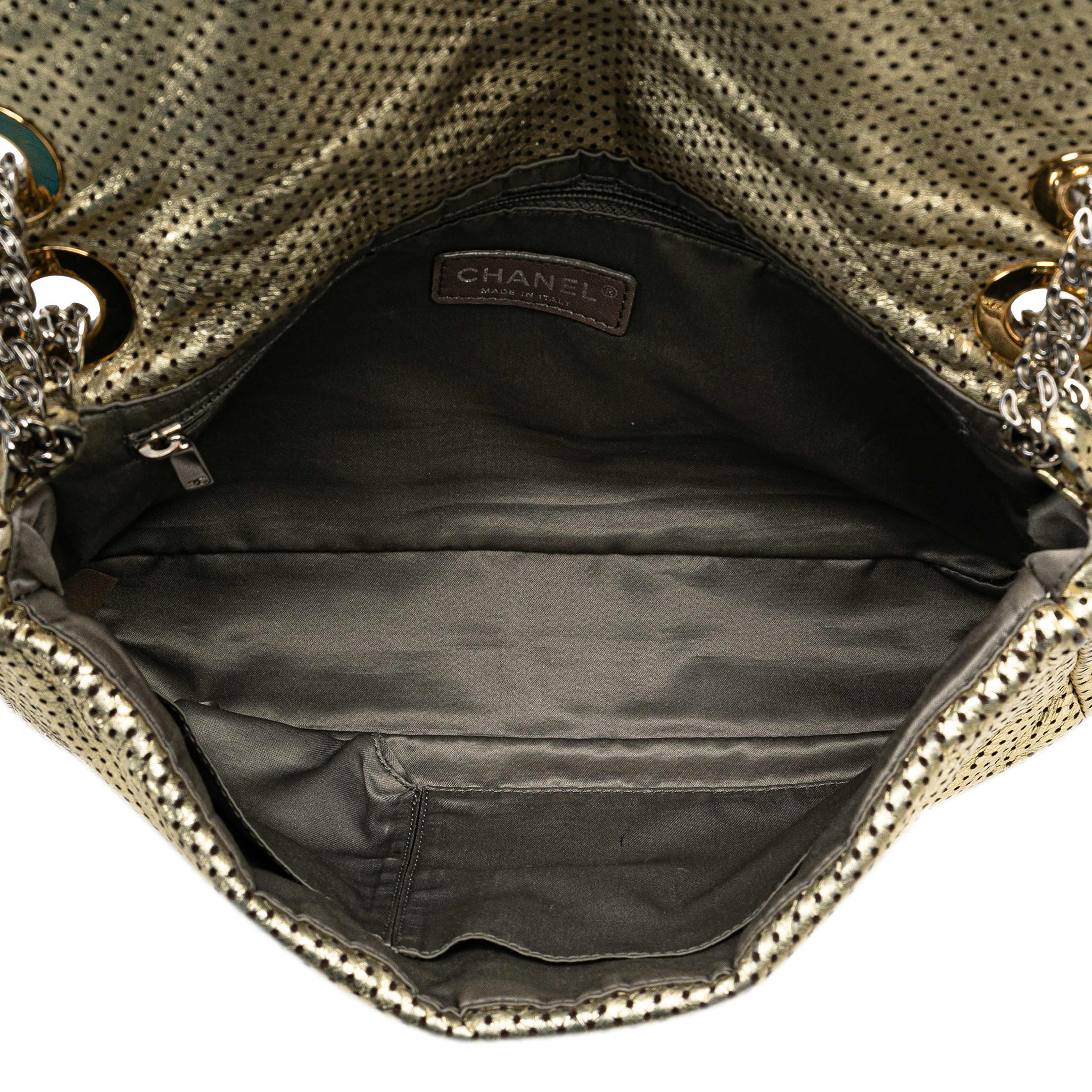 Chanel Medium Perforated Calfskin Reissue Drill Flap, från Luxclusif, i färgen light gold. Klicka för att öppna bilden i stort format