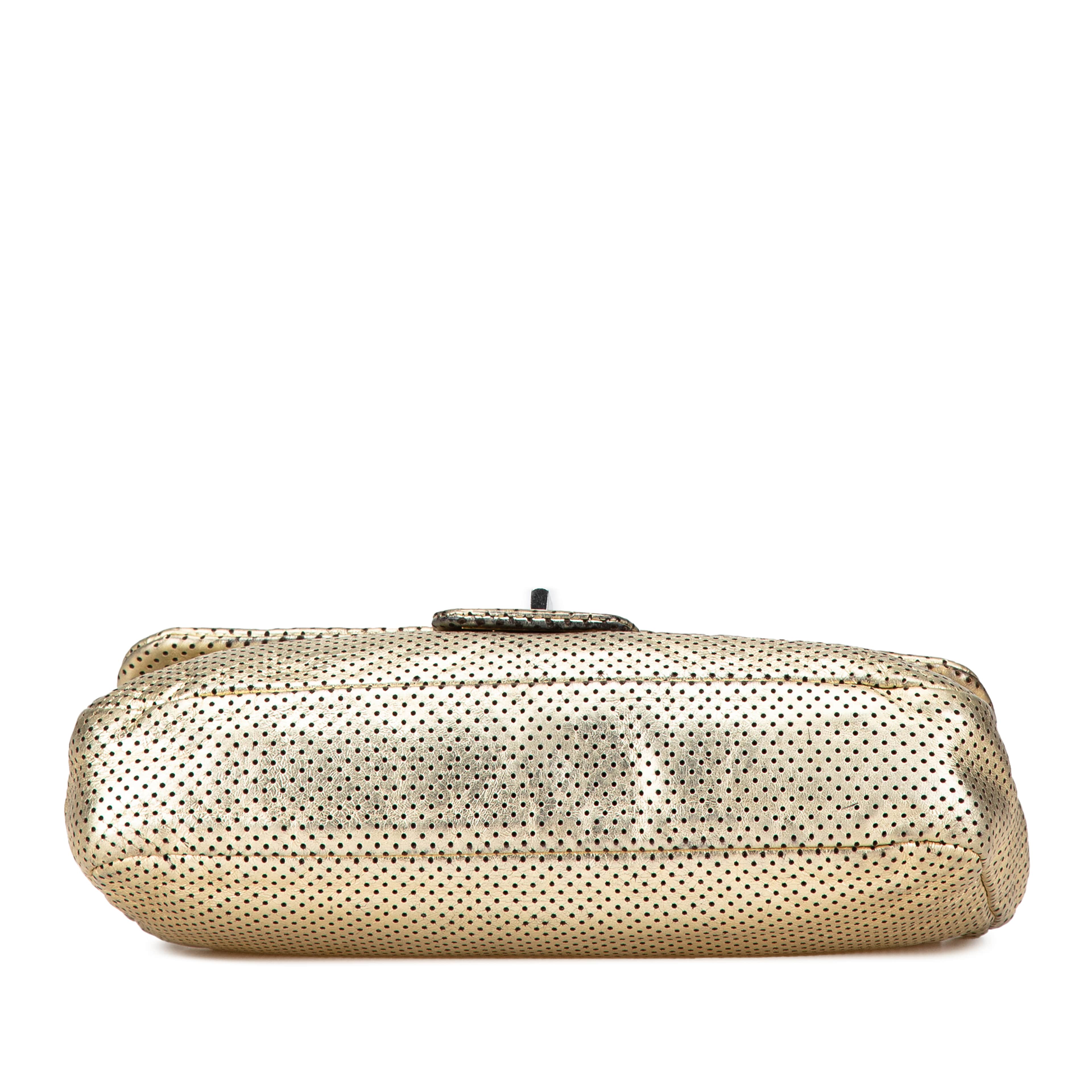 Chanel Medium Perforated Calfskin Reissue Drill Flap, från Luxclusif, i färgen light gold. Klicka för att öppna bilden i stort format