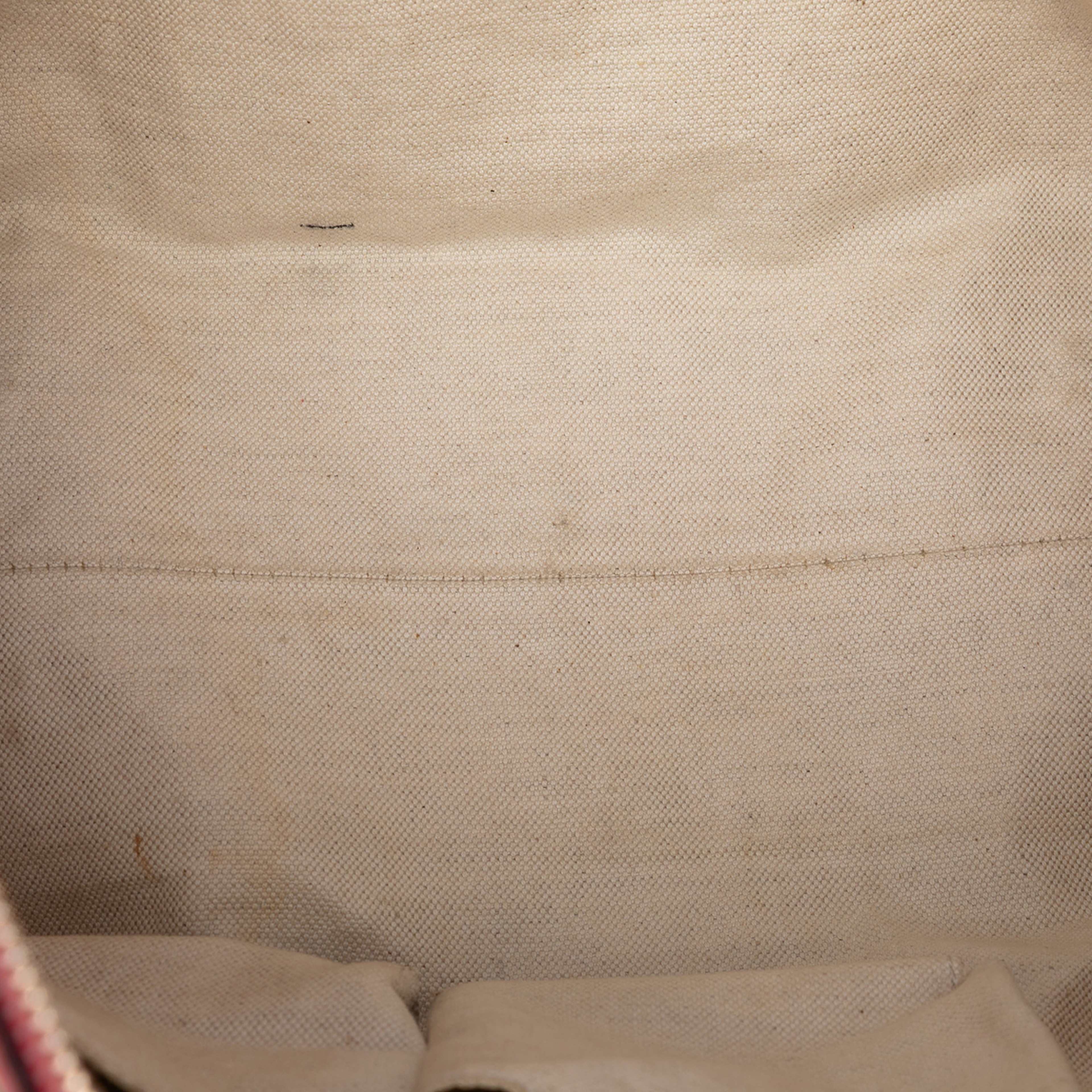 Gucci Medium Gg Canvas Bella Shoulder Bag, från Luxclusif, i färgen beige. Klicka för att öppna bilden i stort format