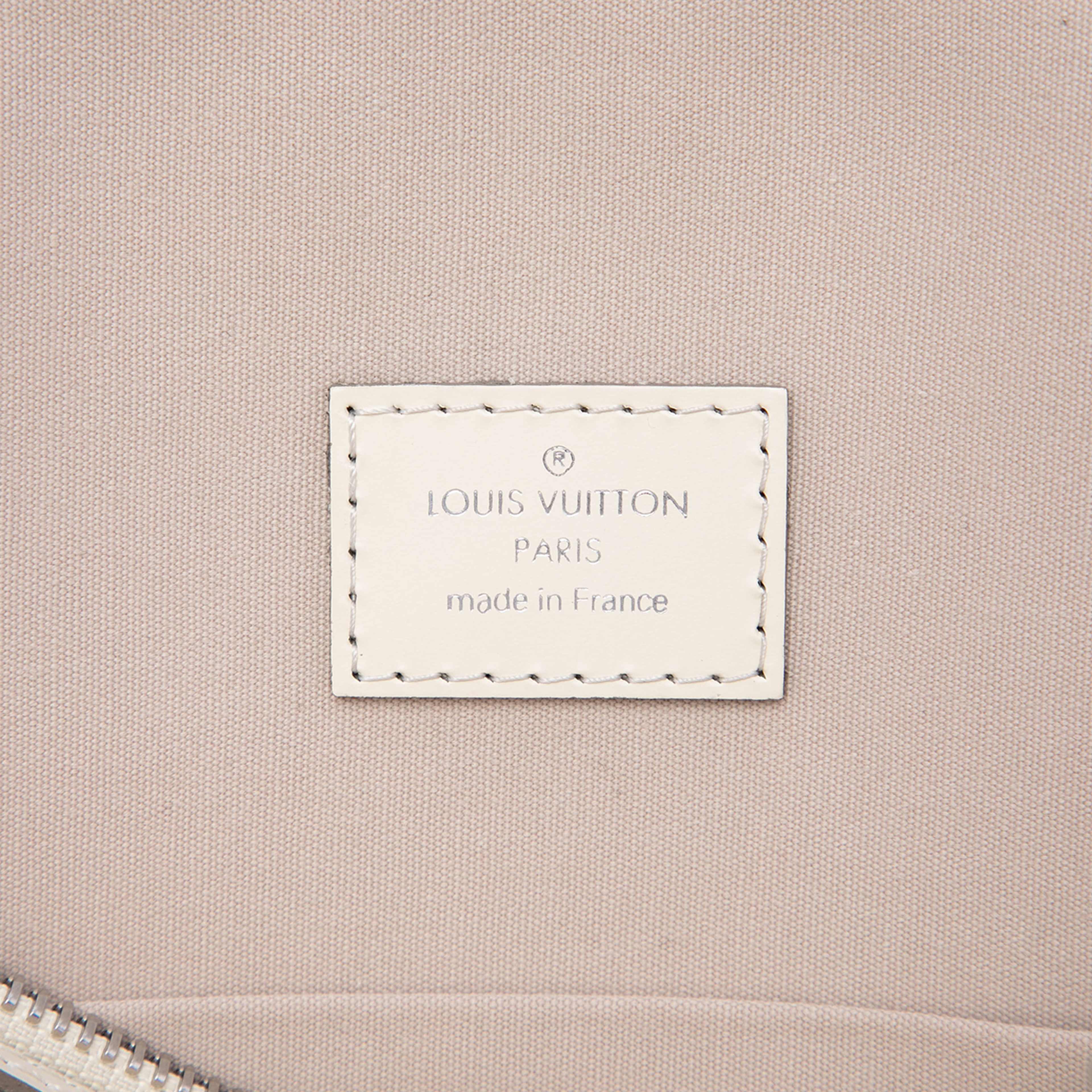Louis Vuitton Epi Lockit Vertical, från Luxclusif, i färgen white. Klicka för att öppna bilden i stort format