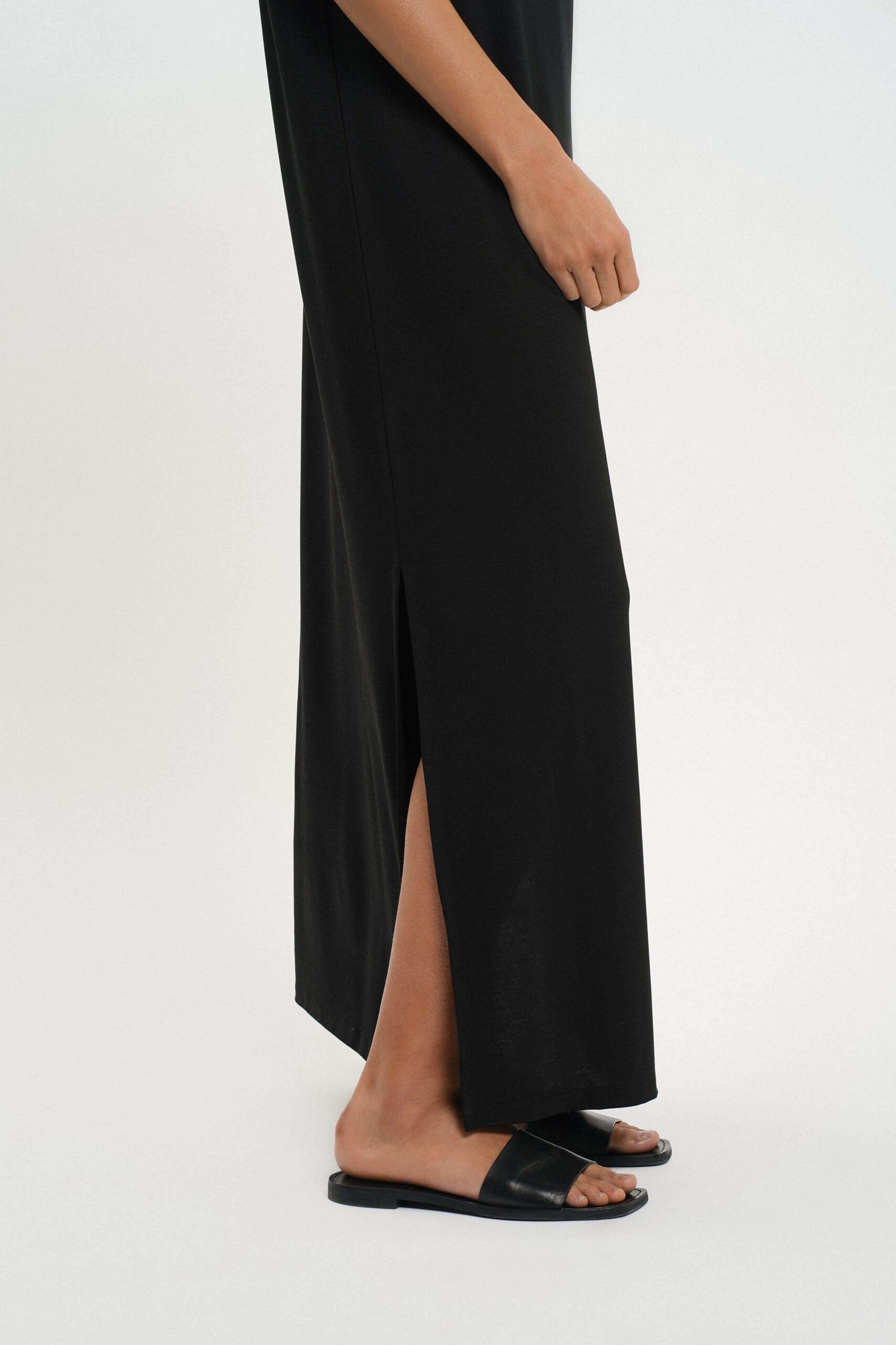 Gwen Dress - Black, från Residus, i färgen black. Klicka för att öppna bilden i stort format