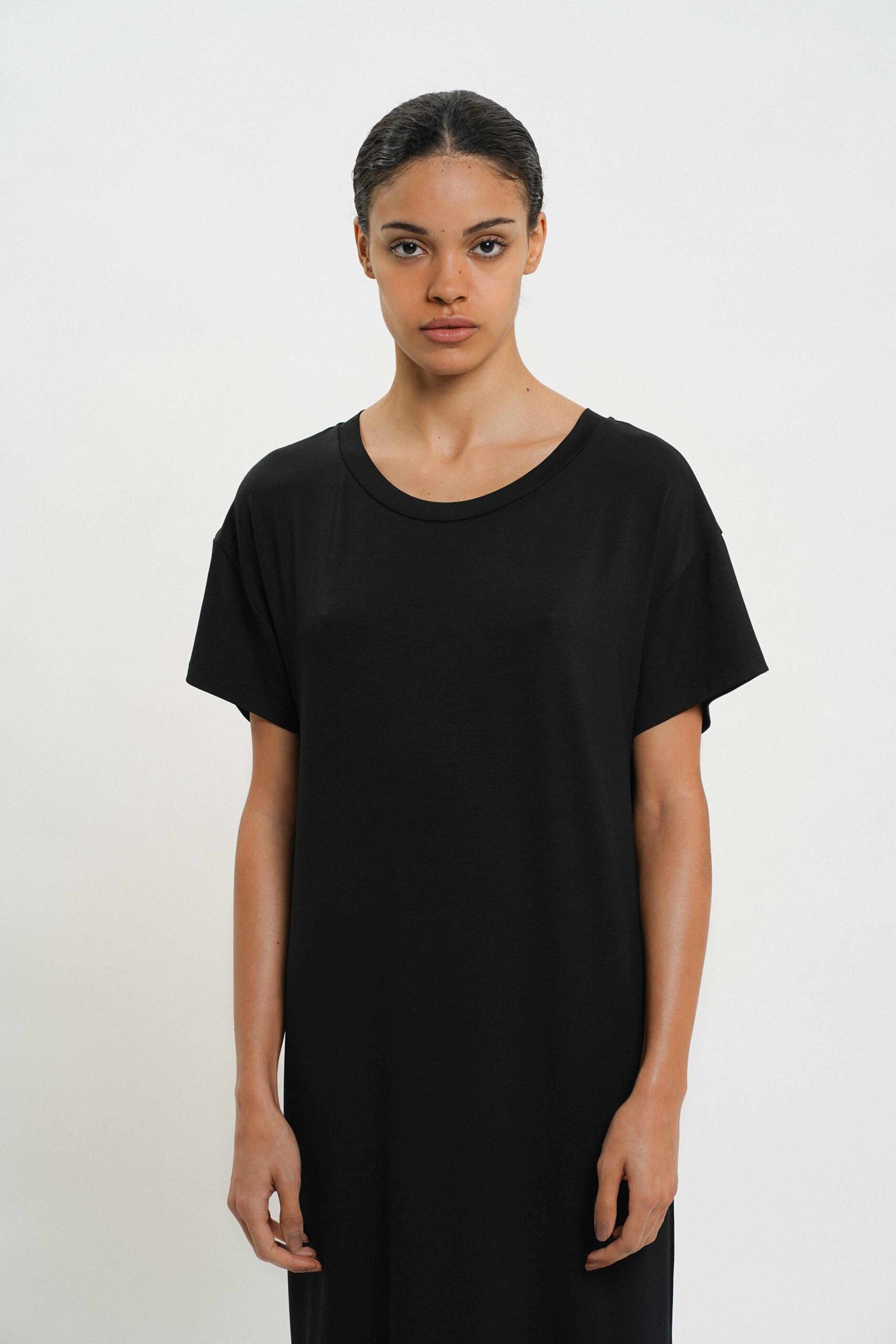 Gwen Dress - Black, från Residus, i färgen black. Klicka för att öppna bilden i stort format