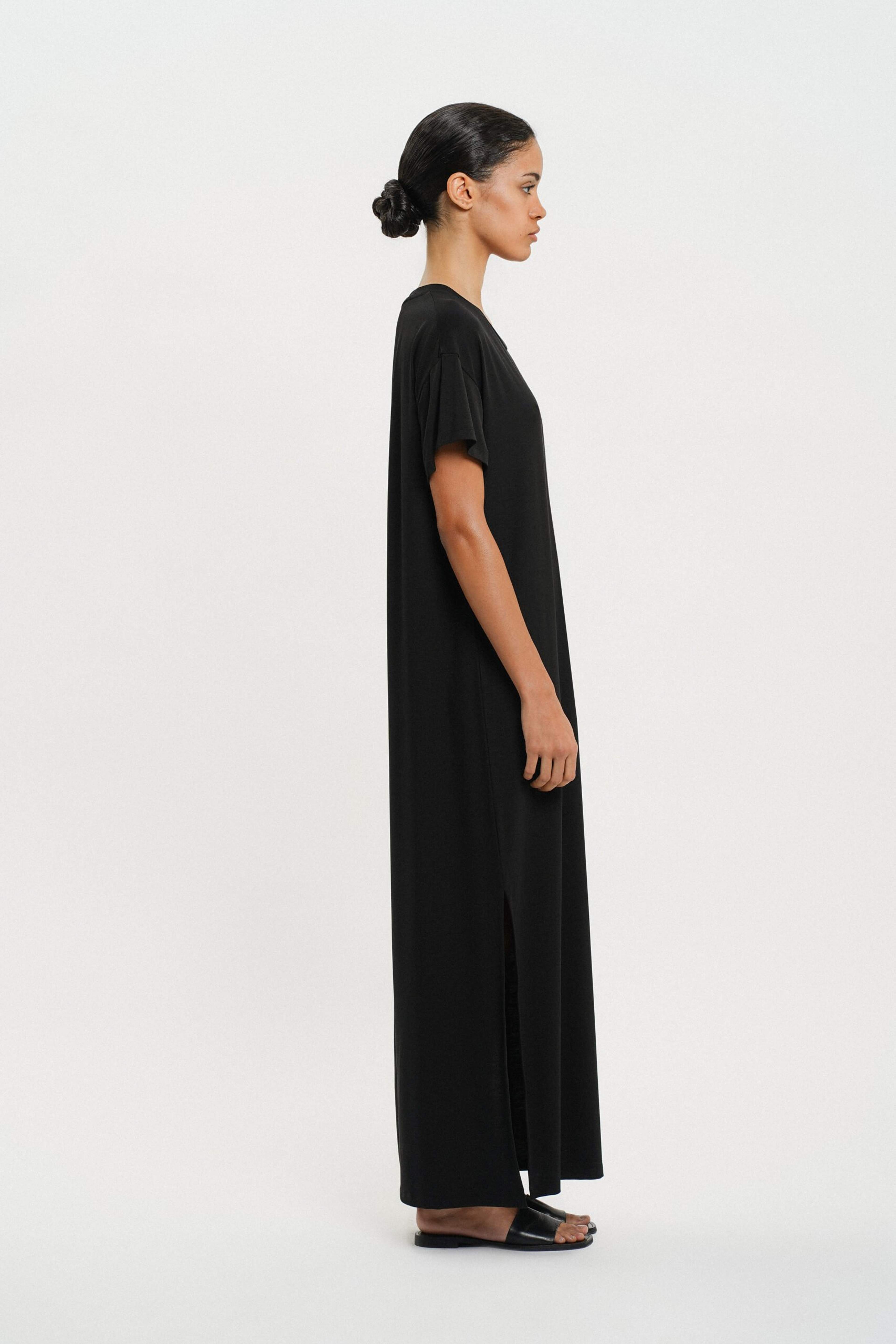 Gwen Dress - Black, från Residus, i färgen black. Klicka för att öppna bilden i stort format