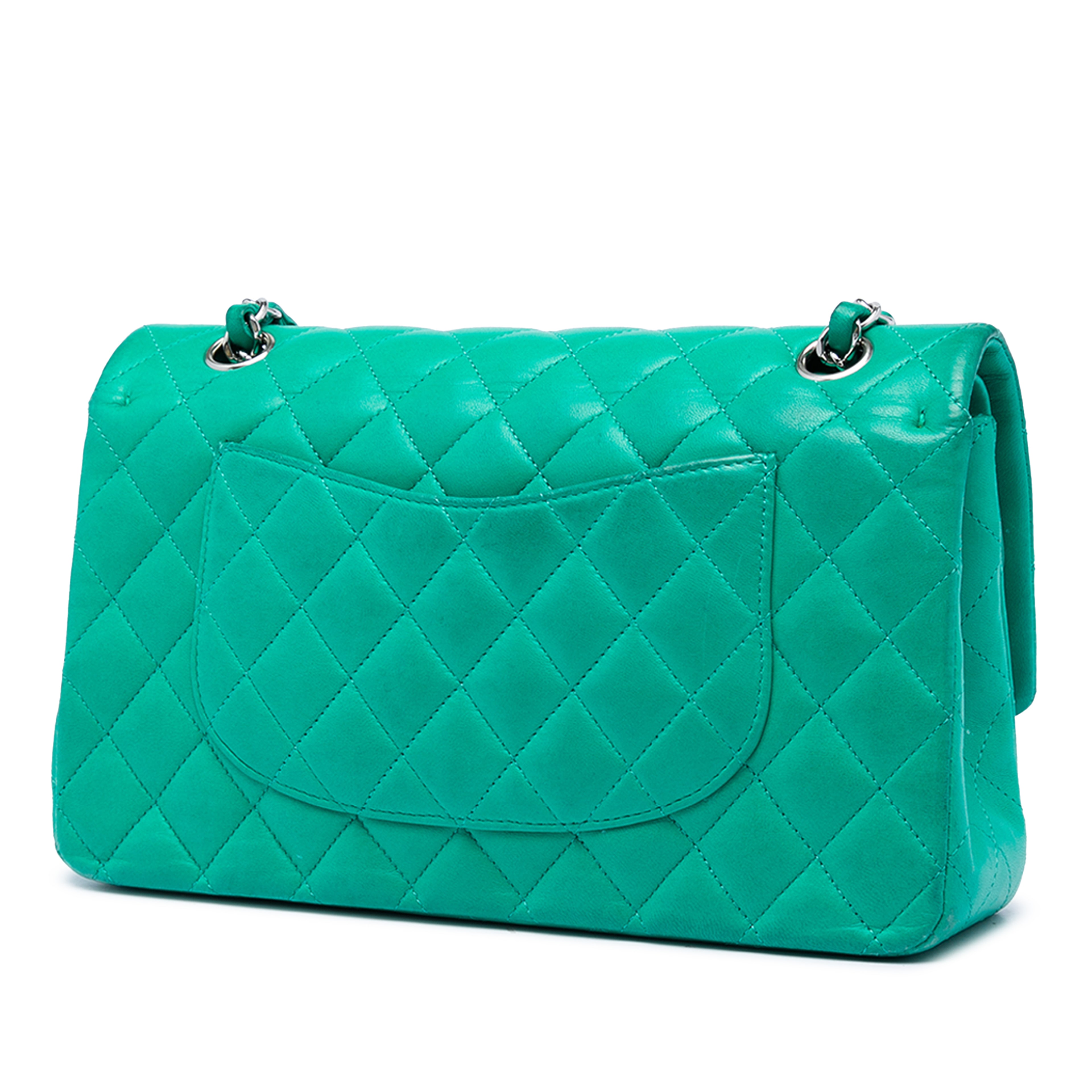 Chanel Medium Classic Lambskin Double Flap, från Luxclusif, i färgen grön. Klicka för att öppna bilden i stort format