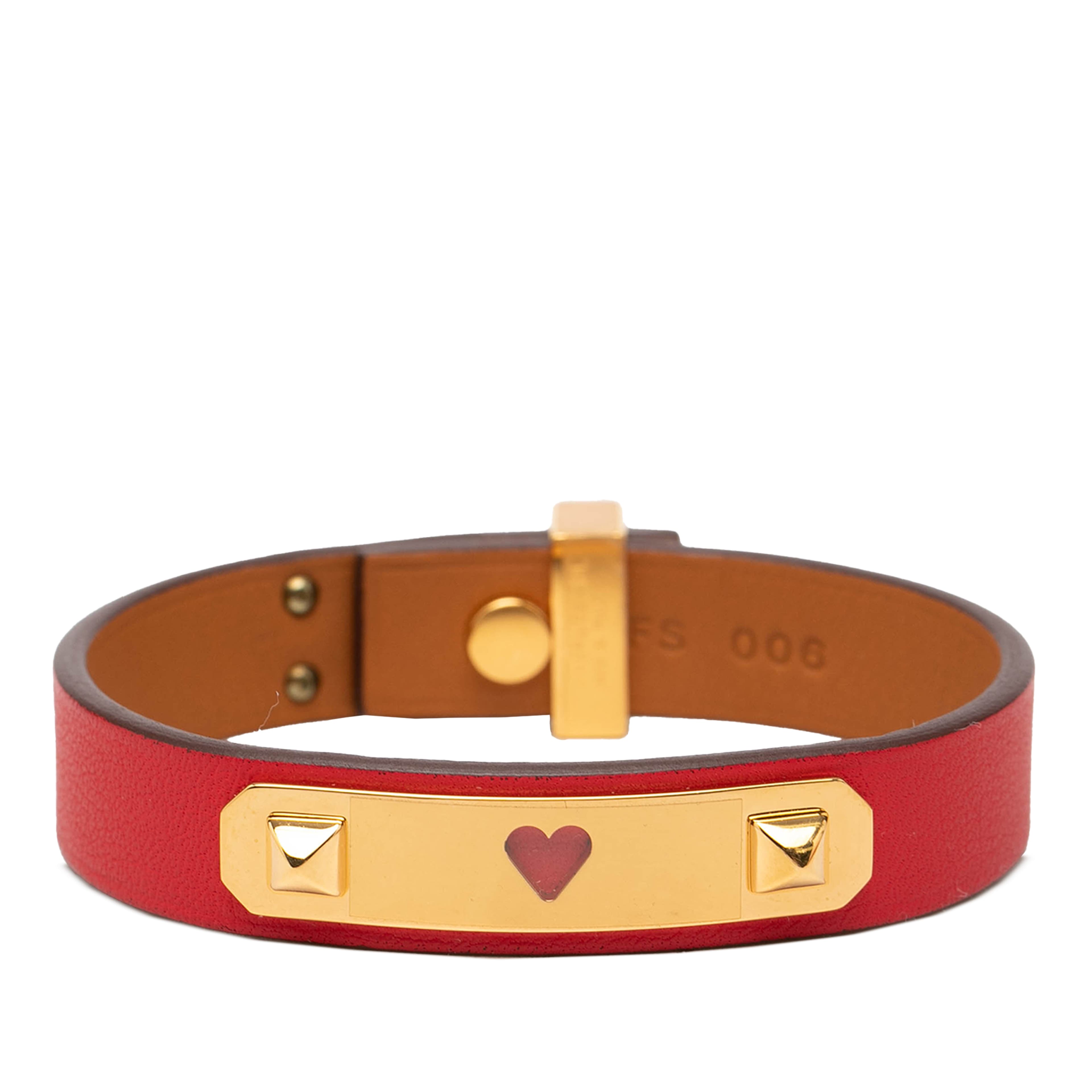 Hermès Narrow Swift As De Coeur Bracelet, från Luxclusif, i färgen red. Klicka för att öppna bilden i stort format