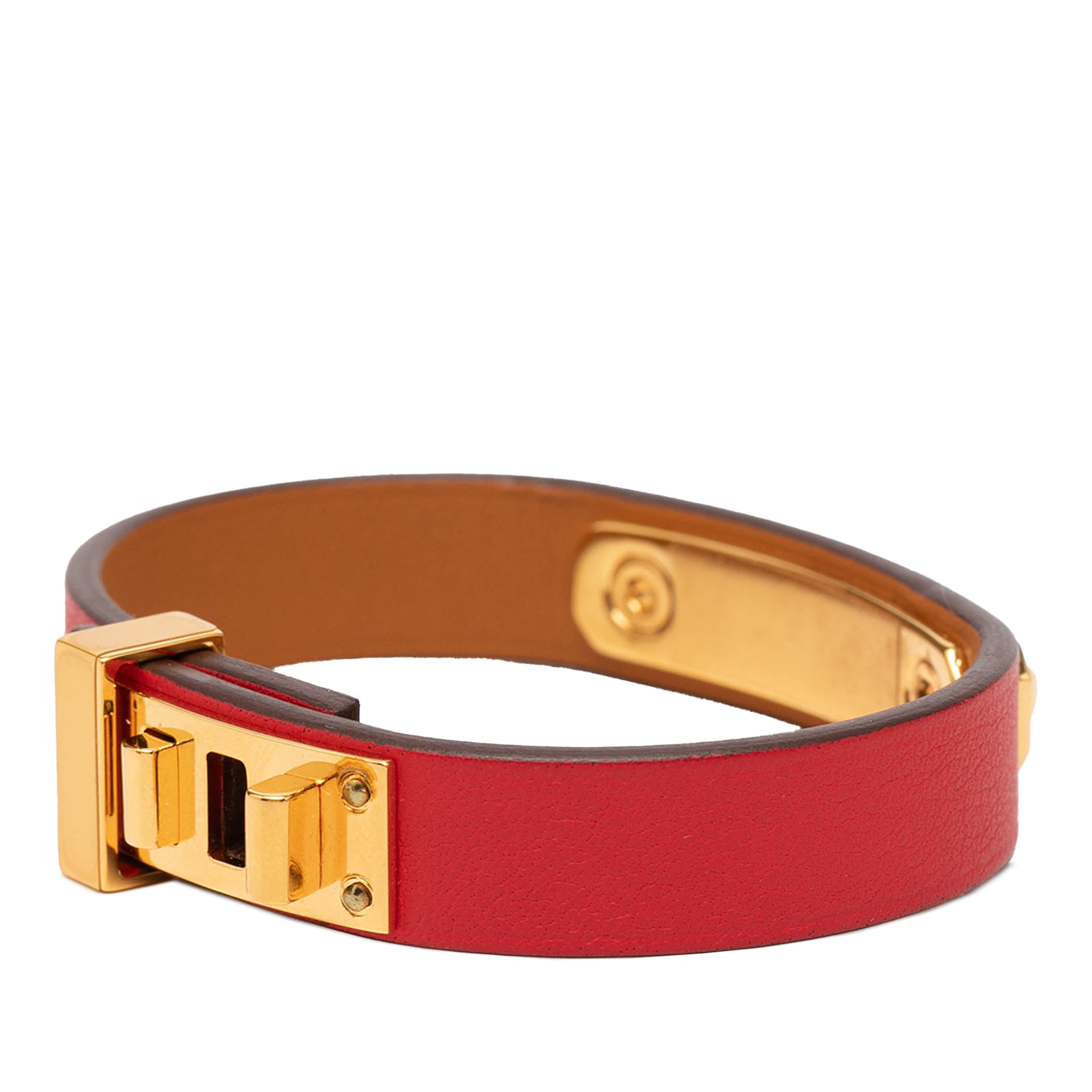 Hermès Narrow Swift As De Coeur Bracelet, från Luxclusif, i färgen red. Klicka för att öppna bilden i stort format