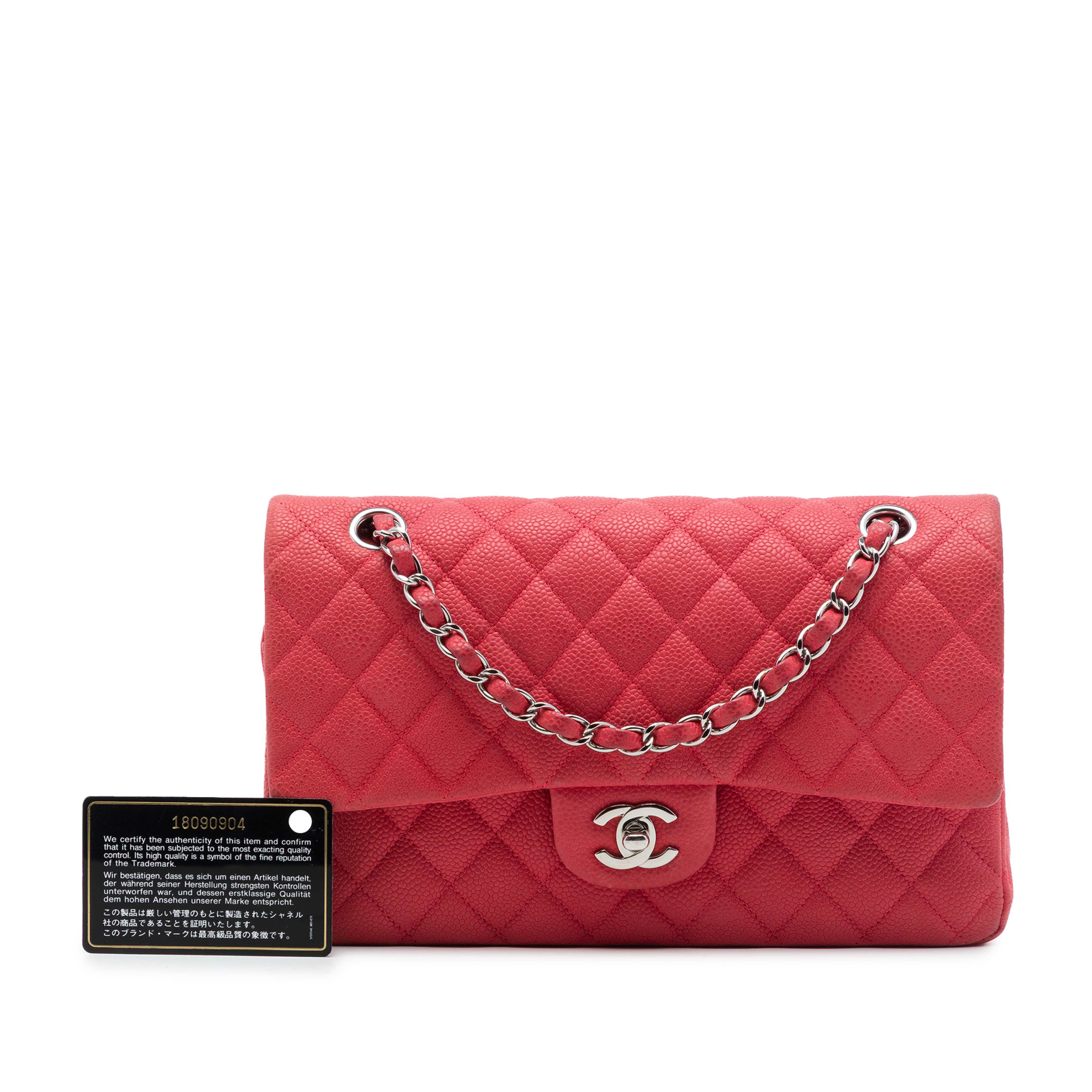 Chanel Medium Classic Caviar Double Flap, från Luxclusif, i färgen röd. Klicka för att öppna bilden i stort format