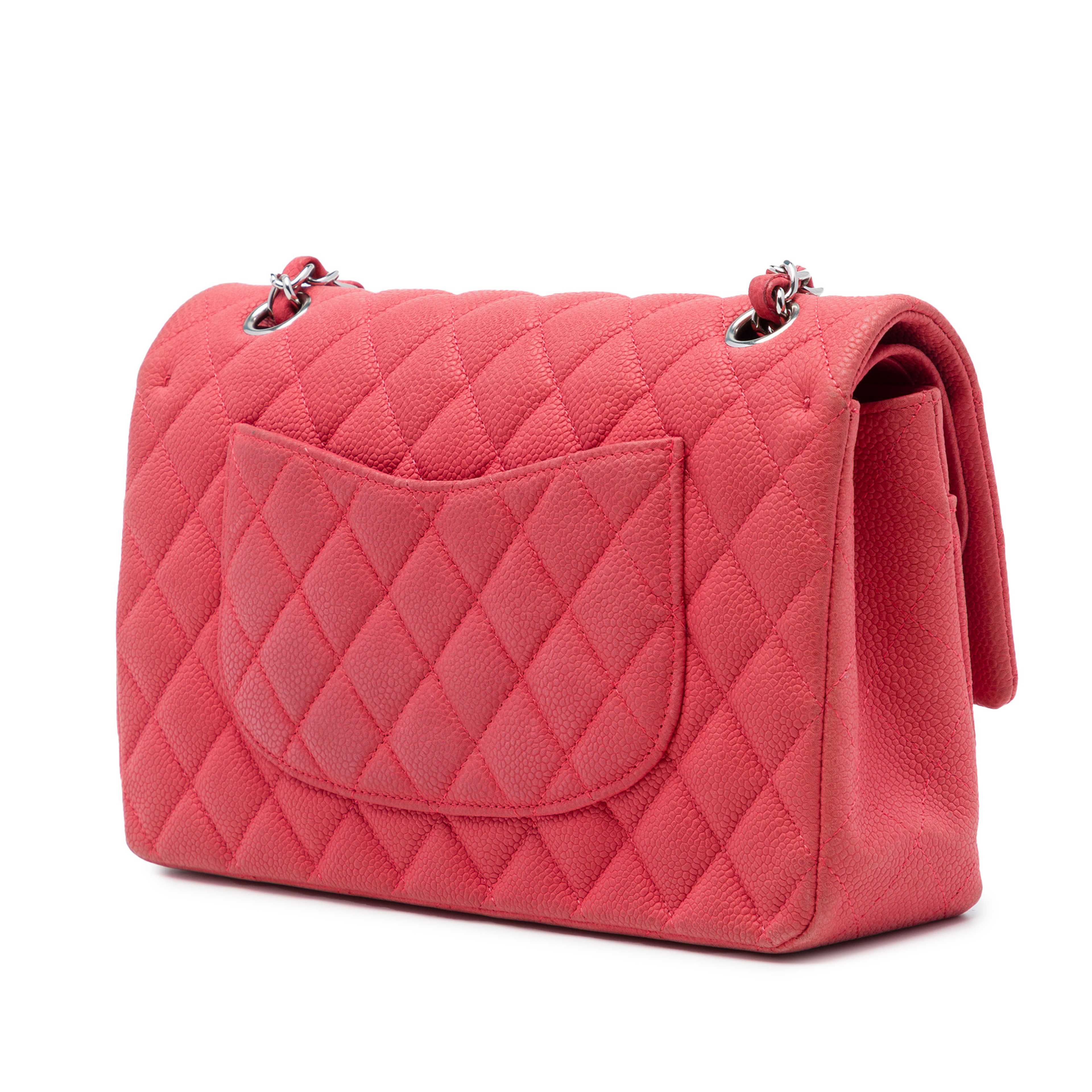 Chanel Medium Classic Caviar Double Flap, från Luxclusif, i färgen röd. Klicka för att öppna bilden i stort format