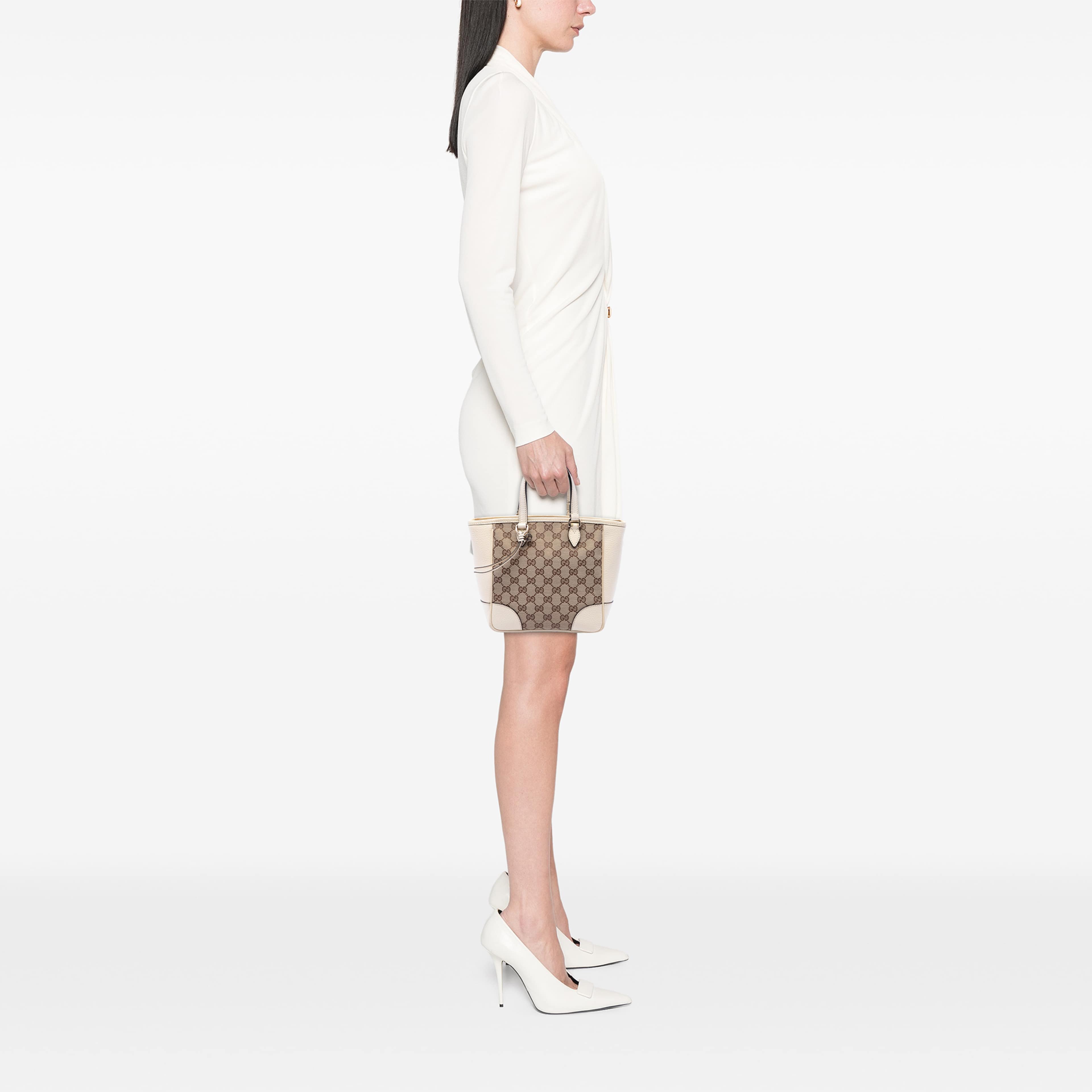Gucci Small Microguccissima Bree Satchel, från Luxclusif, i färgen vit. Klicka för att öppna bilden i stort format