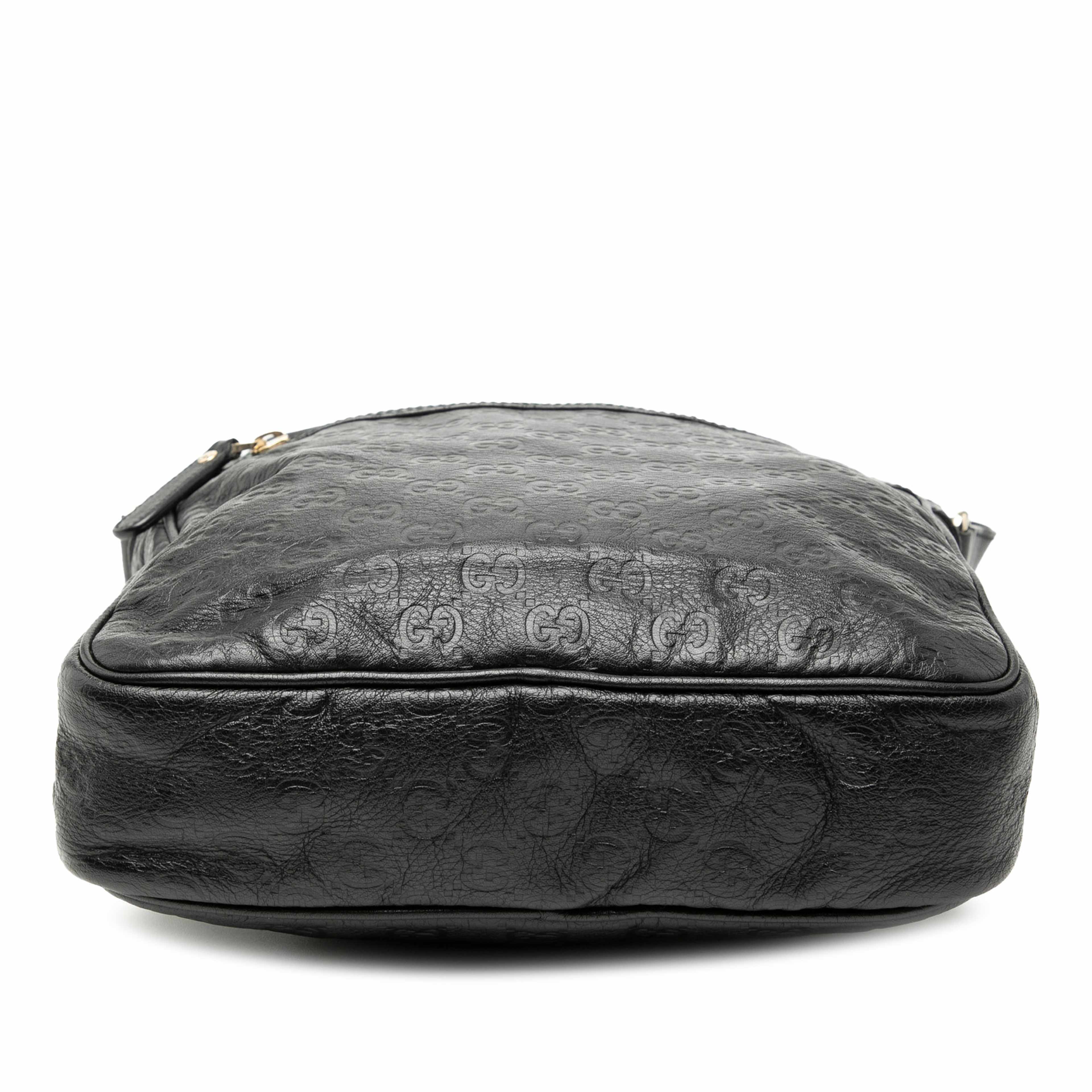 Gucci Guccissima Crossbody, från Luxclusif, i färgen black. Klicka för att öppna bilden i stort format