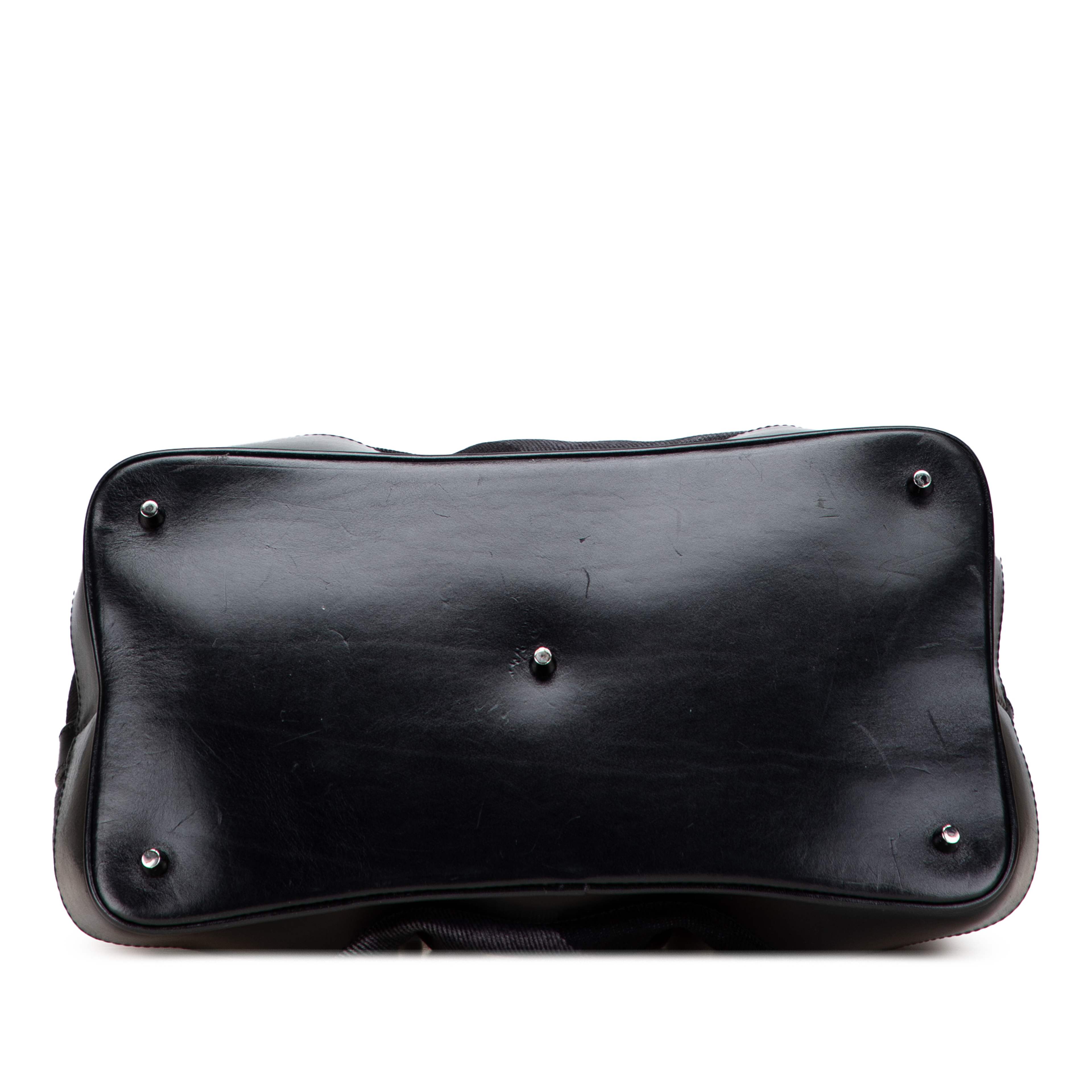 Burberry Mega Check Canvas Lowry Satchel, från Luxclusif, i färgen black. Klicka för att öppna bilden i stort format