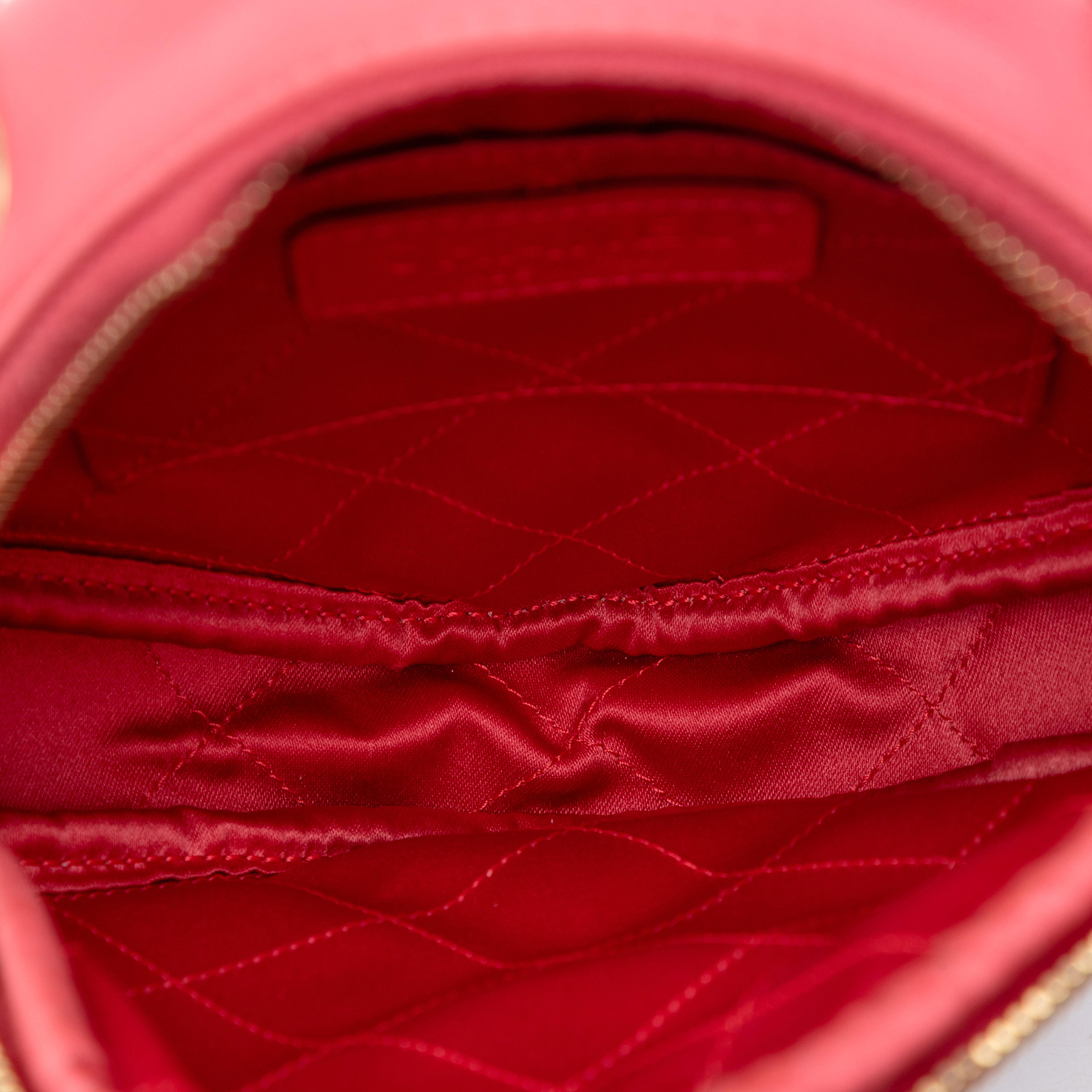 Chanel Cc Quilted Lambskin Diamond Clutch With Chain, från Luxclusif, i färgen rosa. Klicka för att öppna bilden i stort format