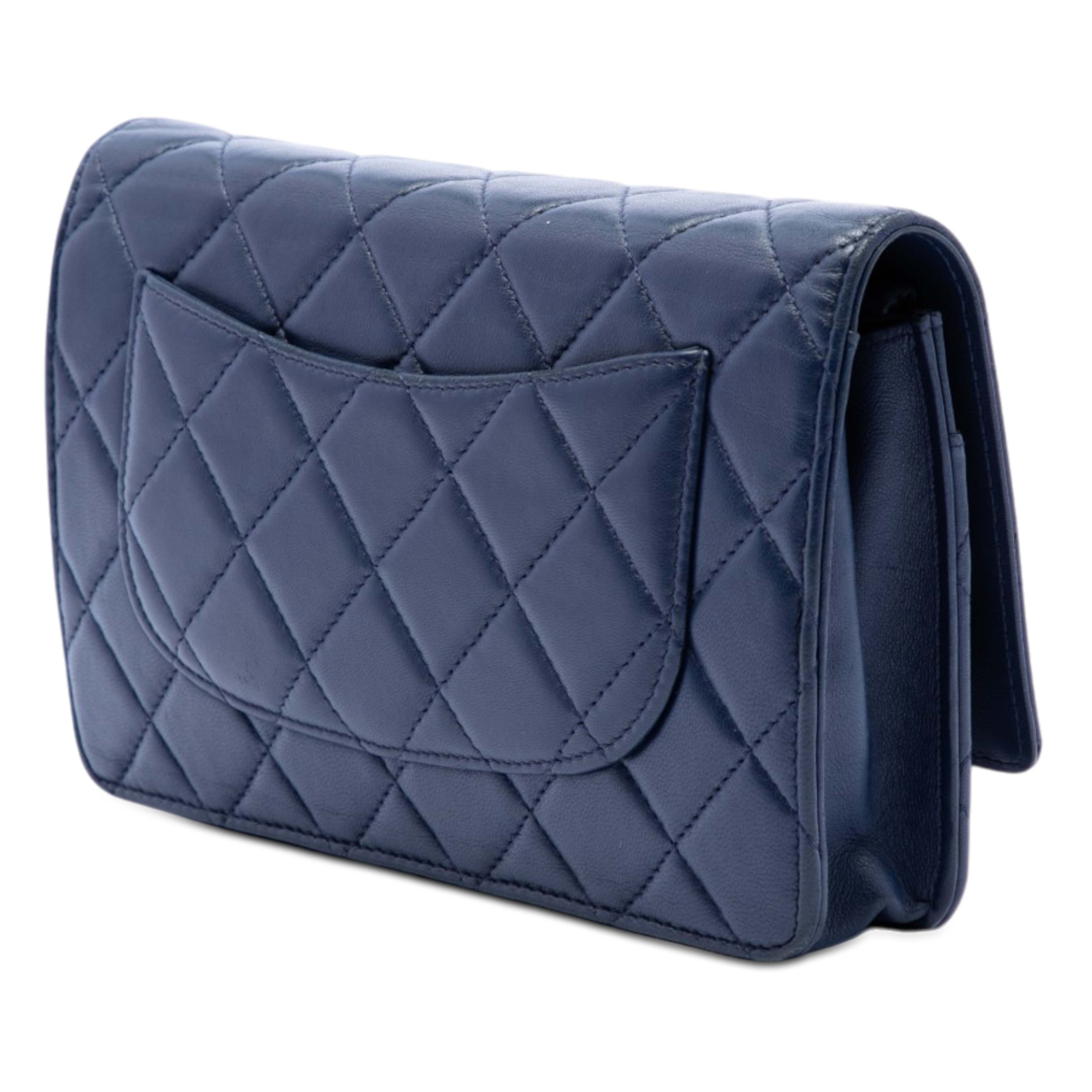 Chanel Cc Quilted Lambskin Wallet On Chain, från Luxclusif, i färgen blå. Klicka för att öppna bilden i stort format
