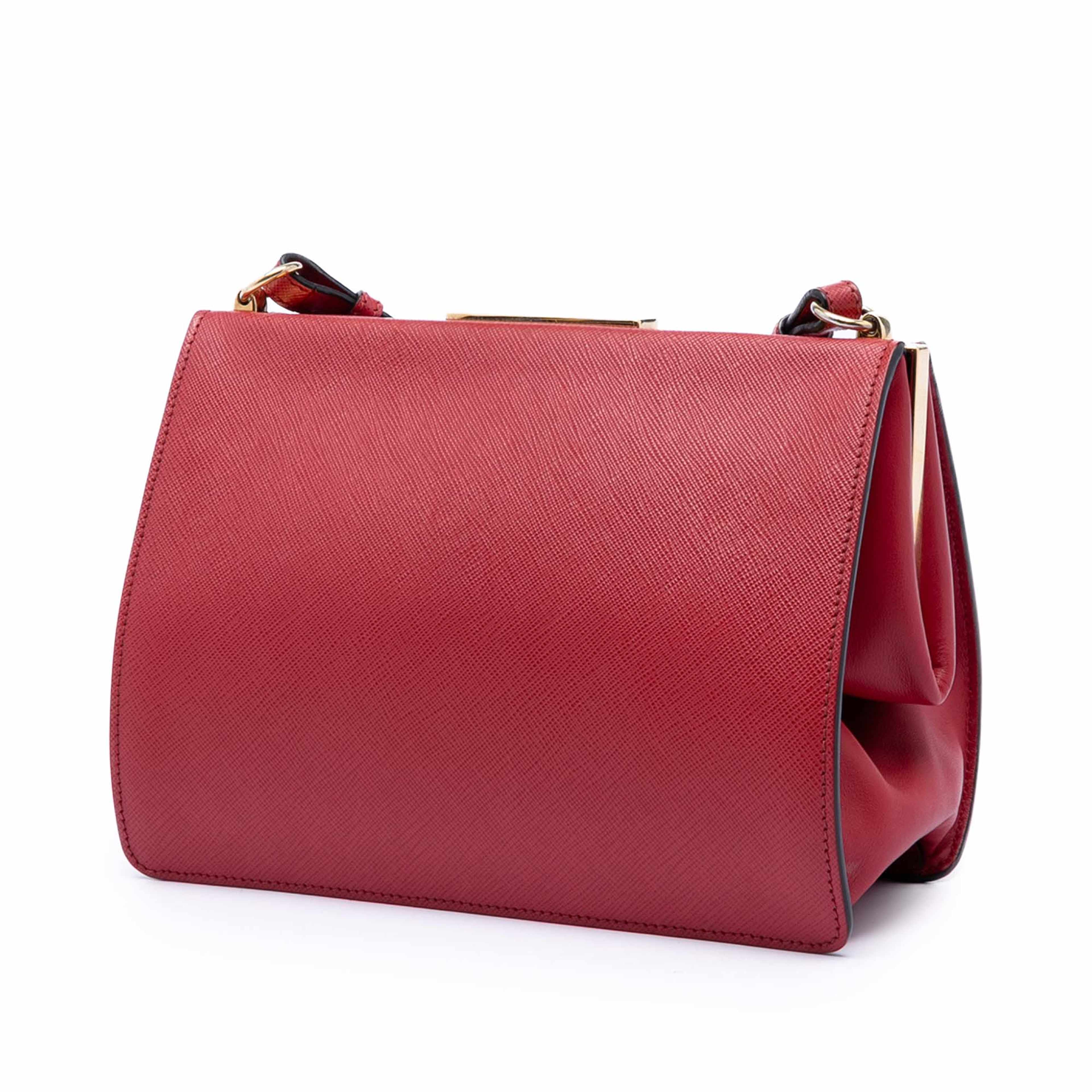Prada Saffiano And City Calf Light Frame Crossbody, från Luxclusif, i färgen röd. Klicka för att öppna bilden i stort format