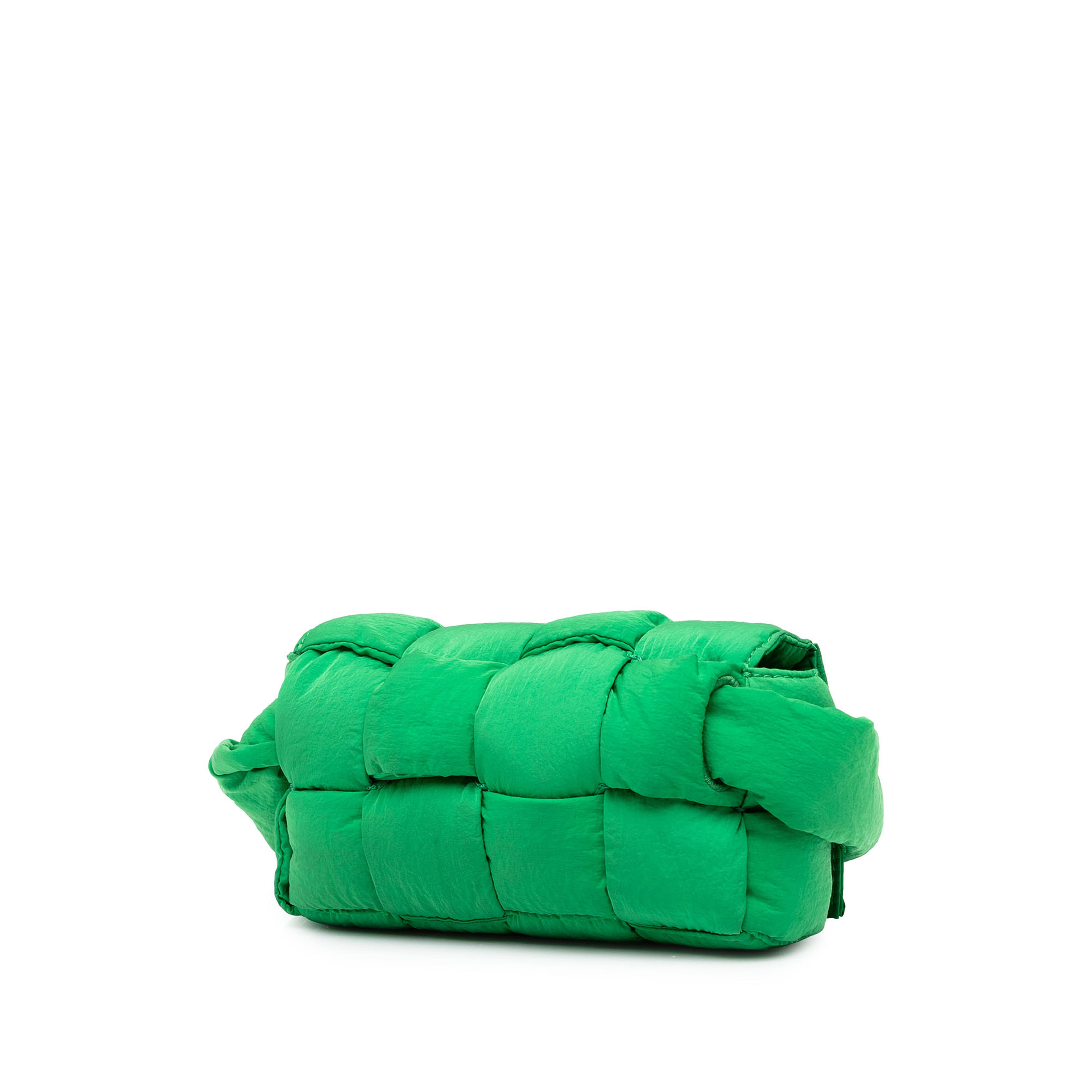 Bottega Veneta Mini Nylon Intrecciato Padded Tech Cassette Belt Bag, från Luxclusif, i färgen grön. Klicka för att öppna bilden i stort format