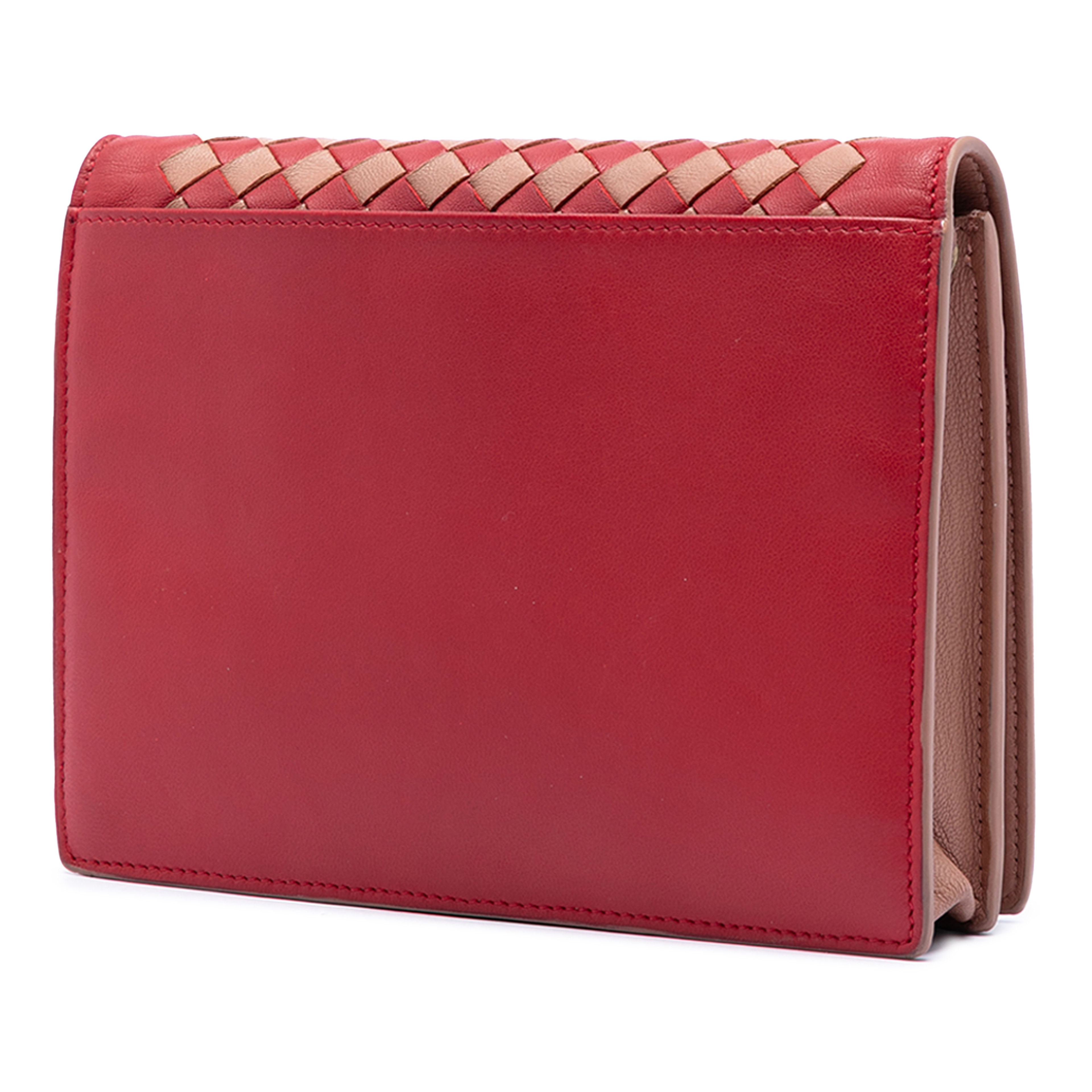 Bottega Veneta Nappa Intrecciato Wallet On Chain, från Luxclusif, i färgen red. Klicka för att öppna bilden i stort format