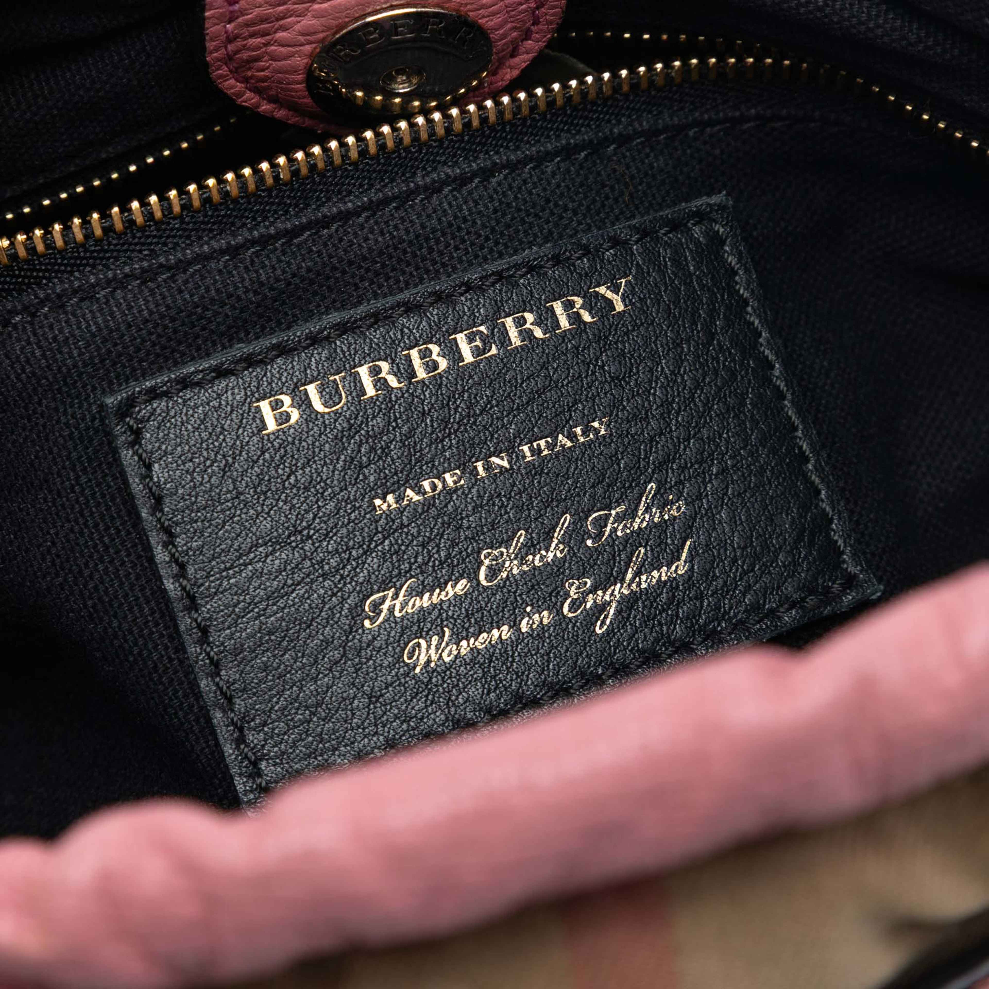 Burberry House Check Canvas And Calfskin Little Crush Crossbody, från Luxclusif, i färgen pink. Klicka för att öppna bilden i stort format