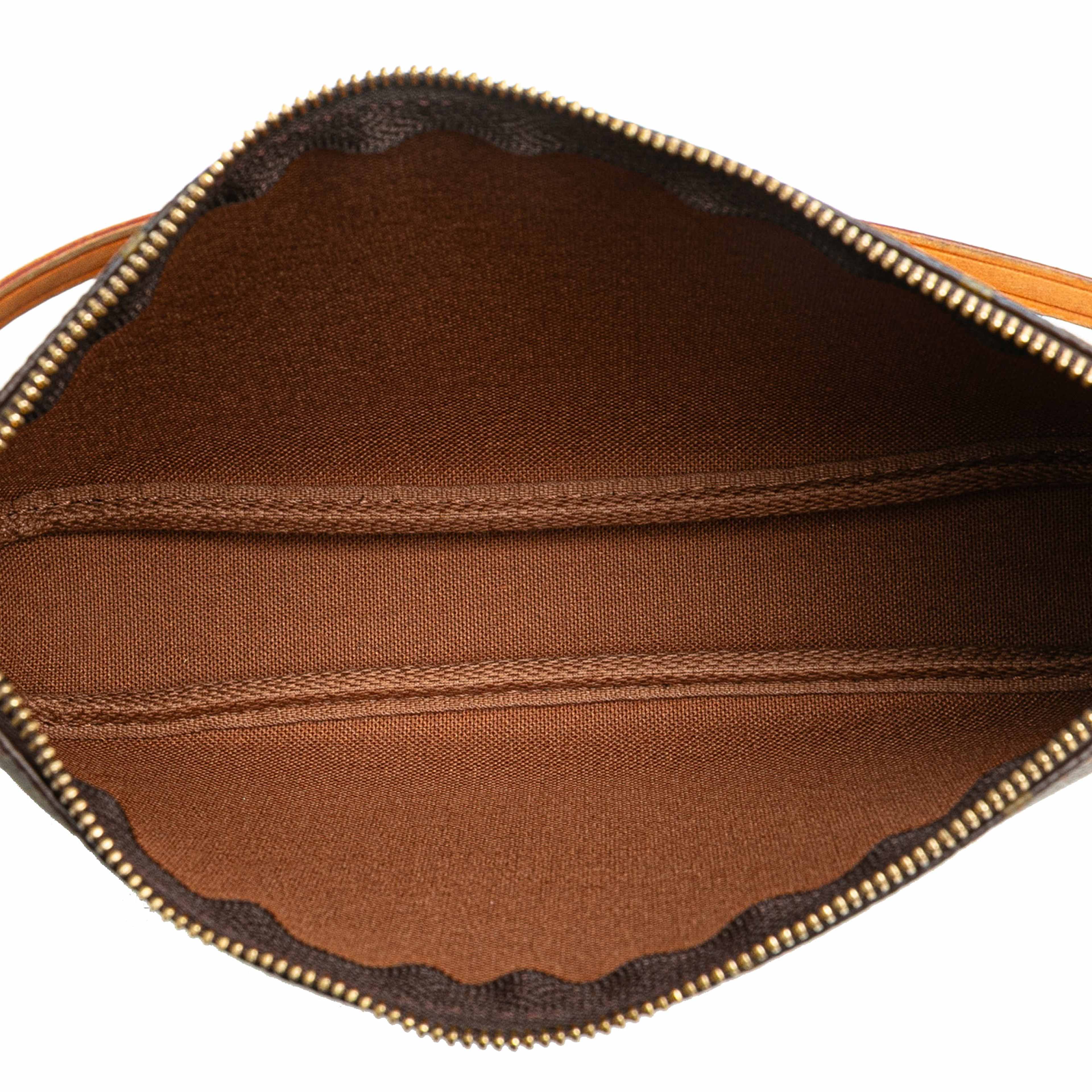 Louis Vuitton Monogram Pochette Accessoires, från Luxclusif, i färgen brown. Klicka för att öppna bilden i stort format