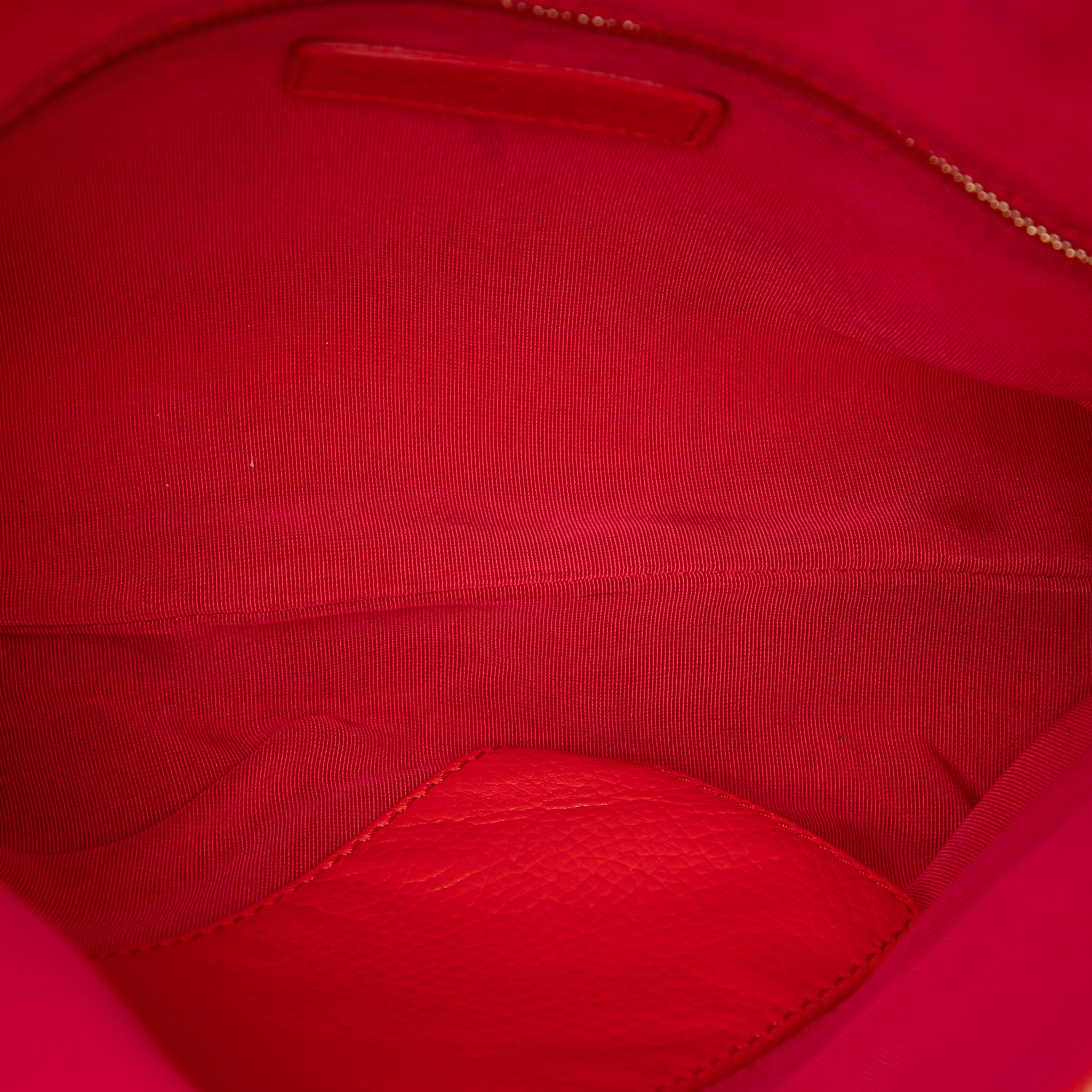 Burberry Pvc Prorsum Petal Crossbody, från Luxclusif, i färgen röd. Klicka för att öppna bilden i stort format