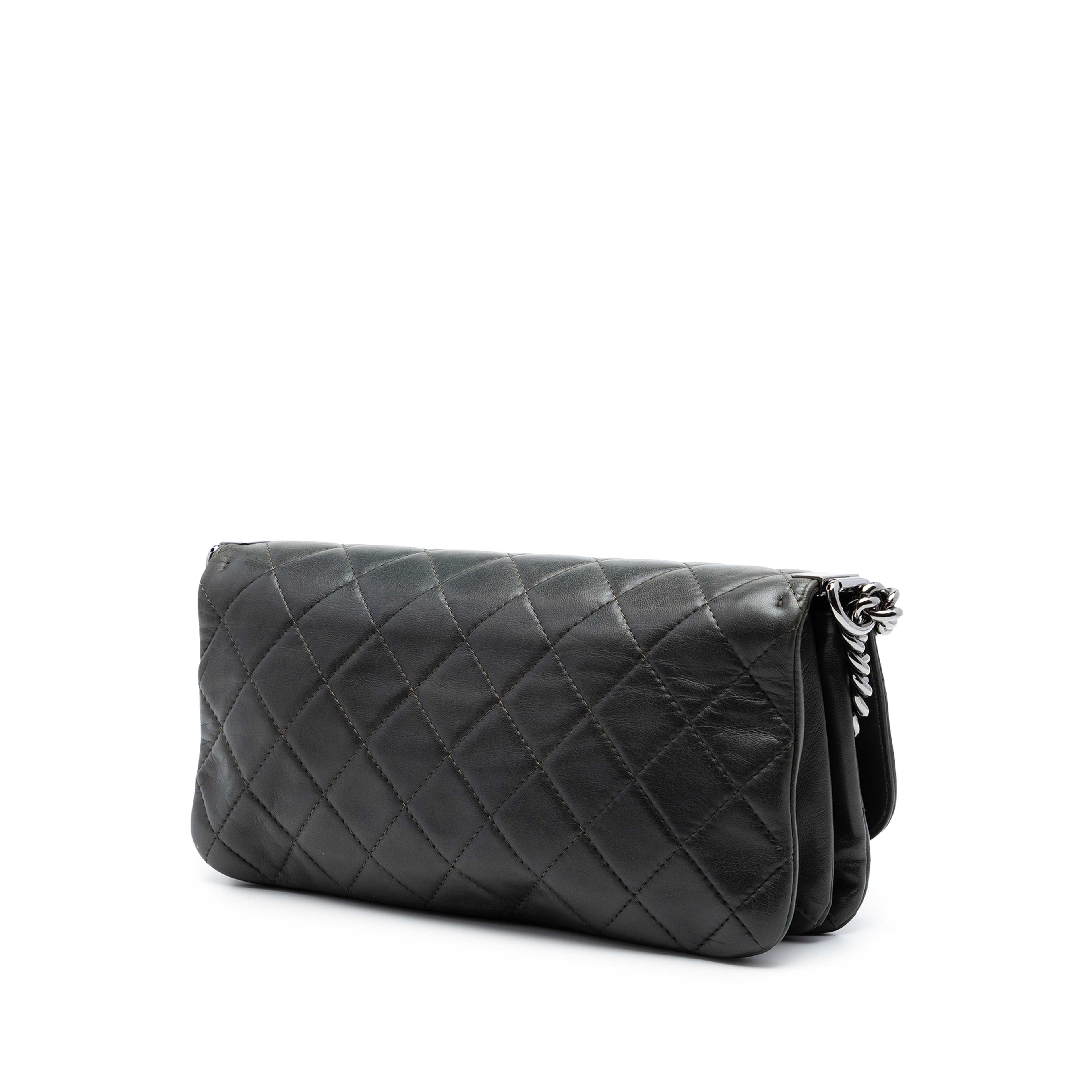 Chanel Quilted Lambskin Boy Accordion Flap, från Luxclusif, i färgen brun. Klicka för att öppna bilden i stort format