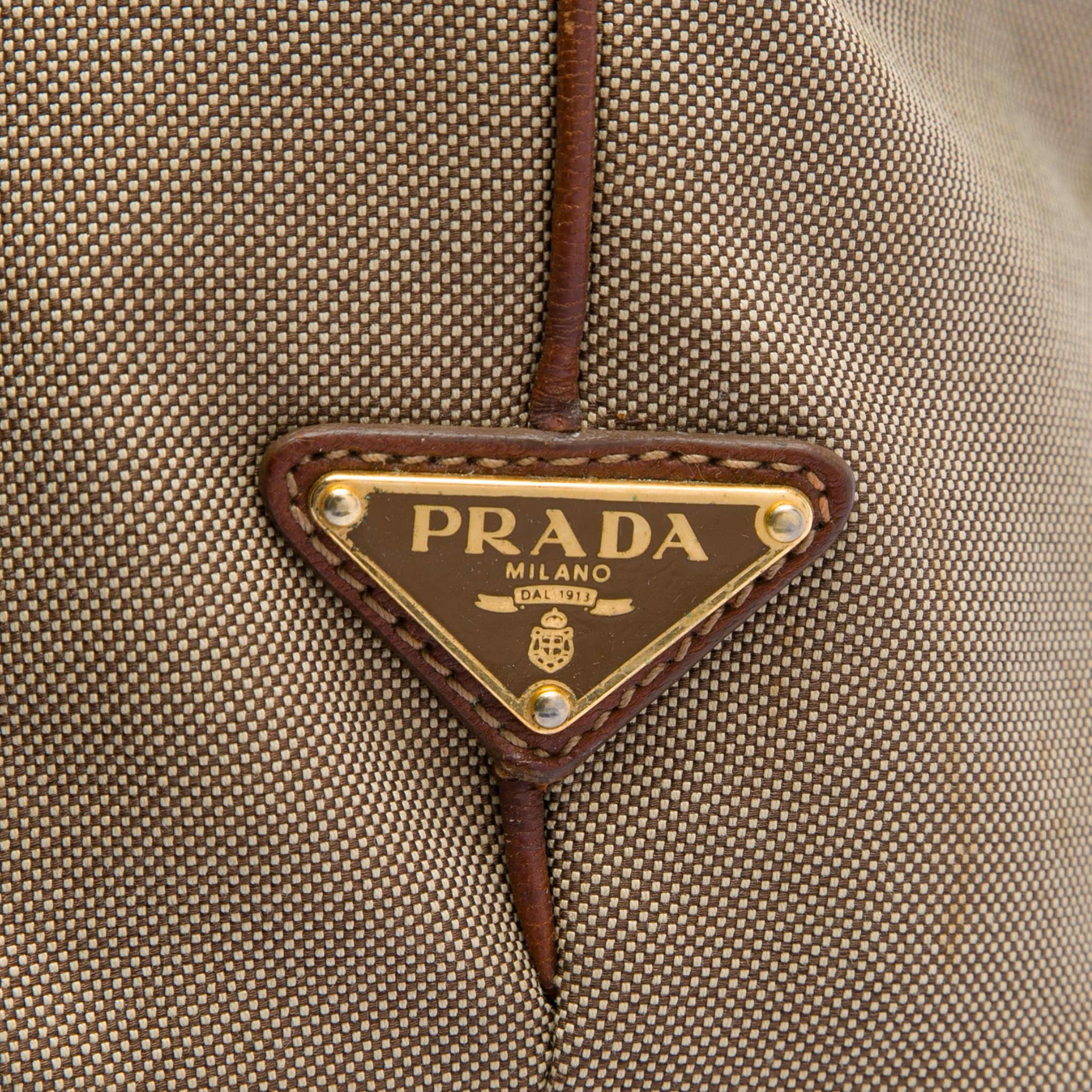 Prada Canvas Canapa Logo Tote, från Luxclusif, i färgen brun. Klicka för att öppna bilden i stort format