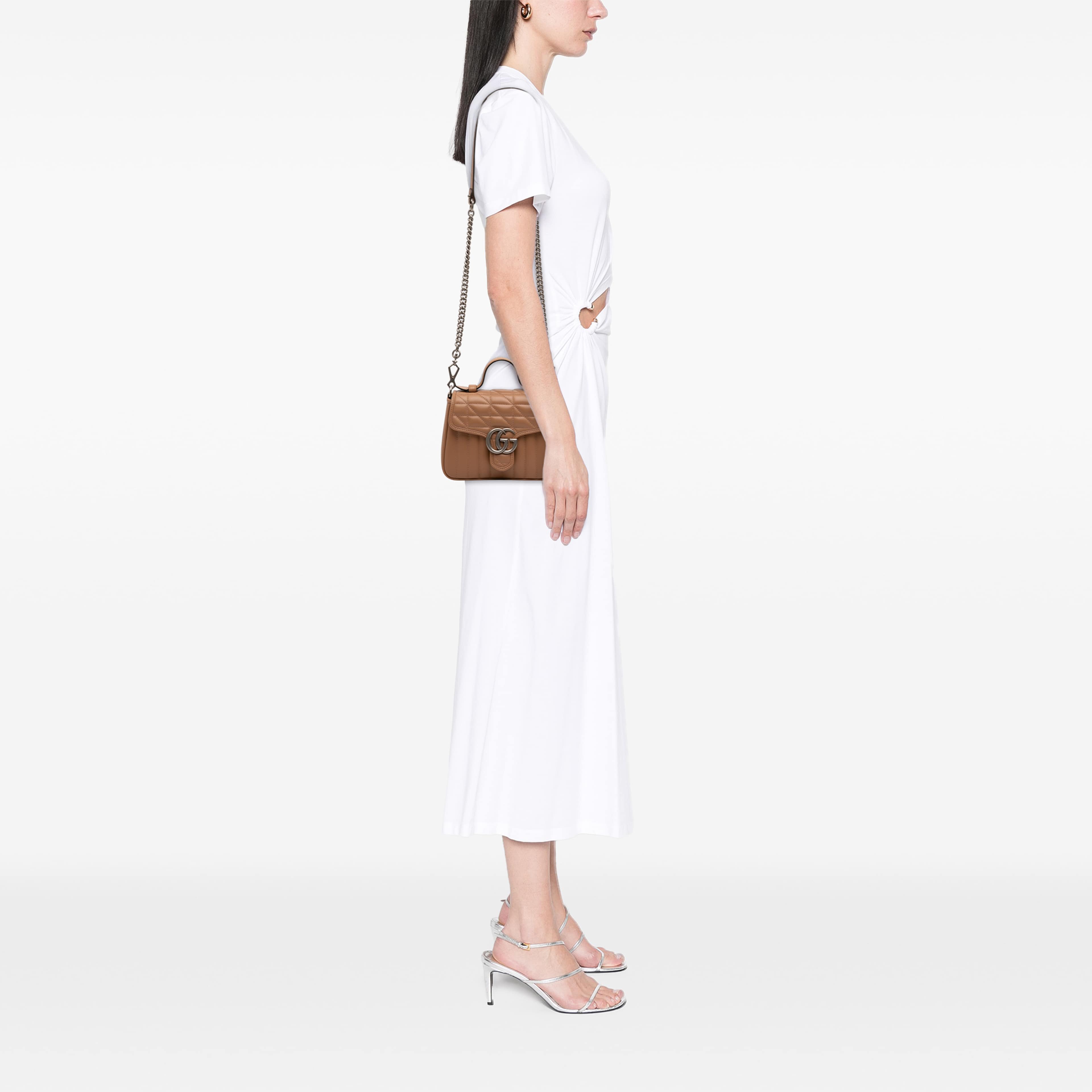 Gucci Mini Gg Marmont Matelasse Calfskin Aria Top Handle Bag, från Luxclusif, i färgen brun. Klicka för att öppna bilden i stort format