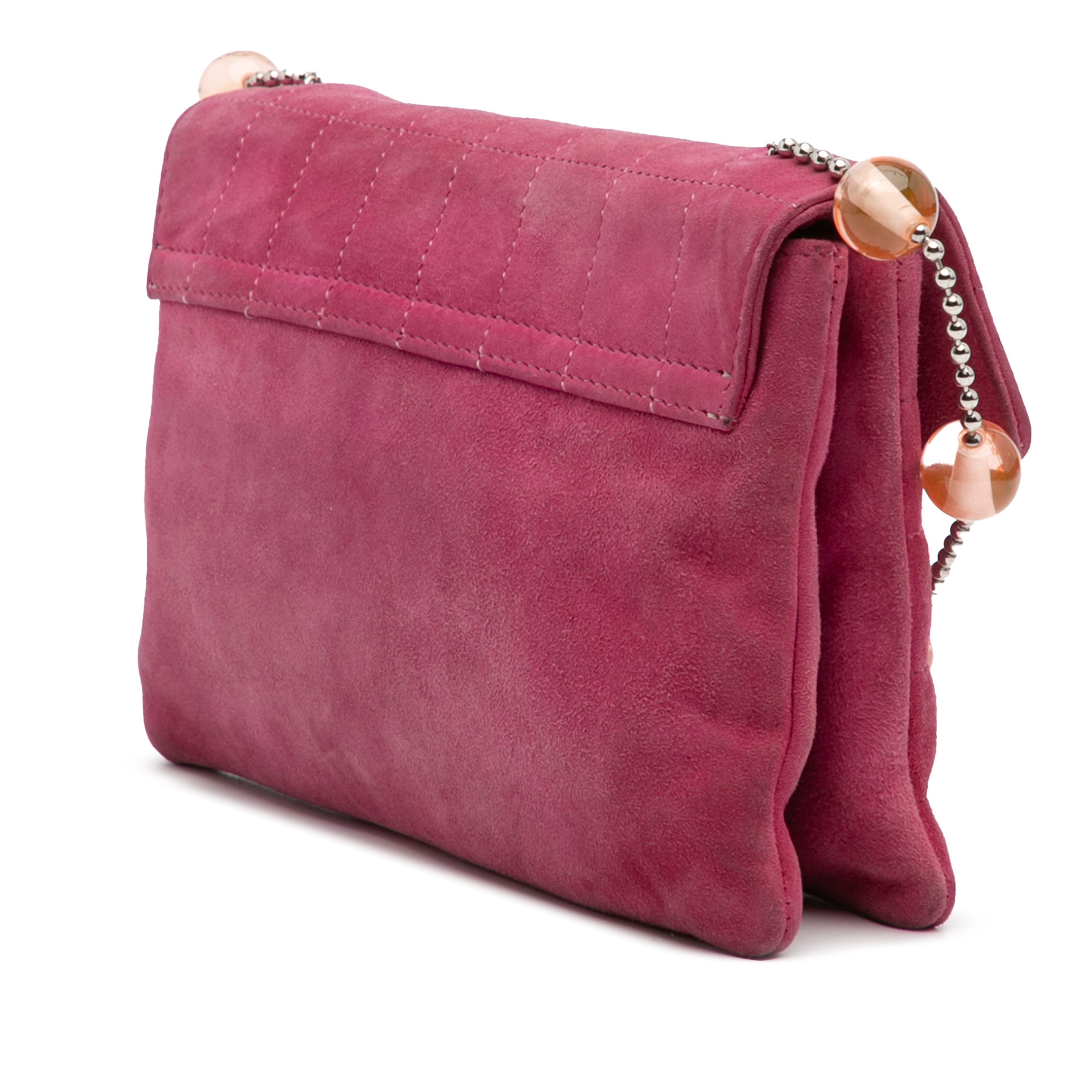 Chanel Cc Choco Bar Suede Beaded Chain Flap, från Luxclusif, i färgen dark pink. Klicka för att öppna bilden i stort format