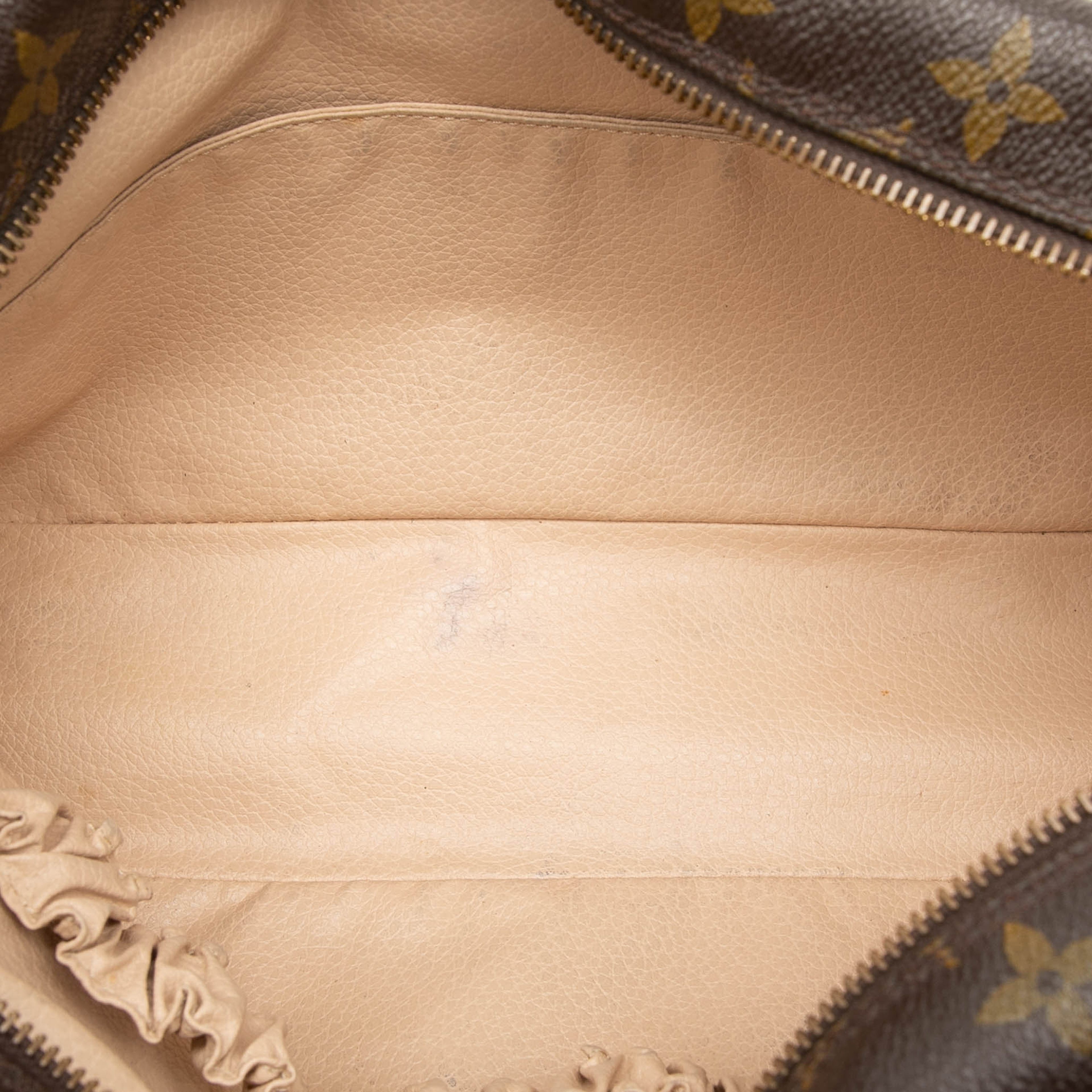 Louis Vuitton Monogram Trousse Toilette 28, från Luxclusif, i färgen brun. Klicka för att öppna bilden i stort format