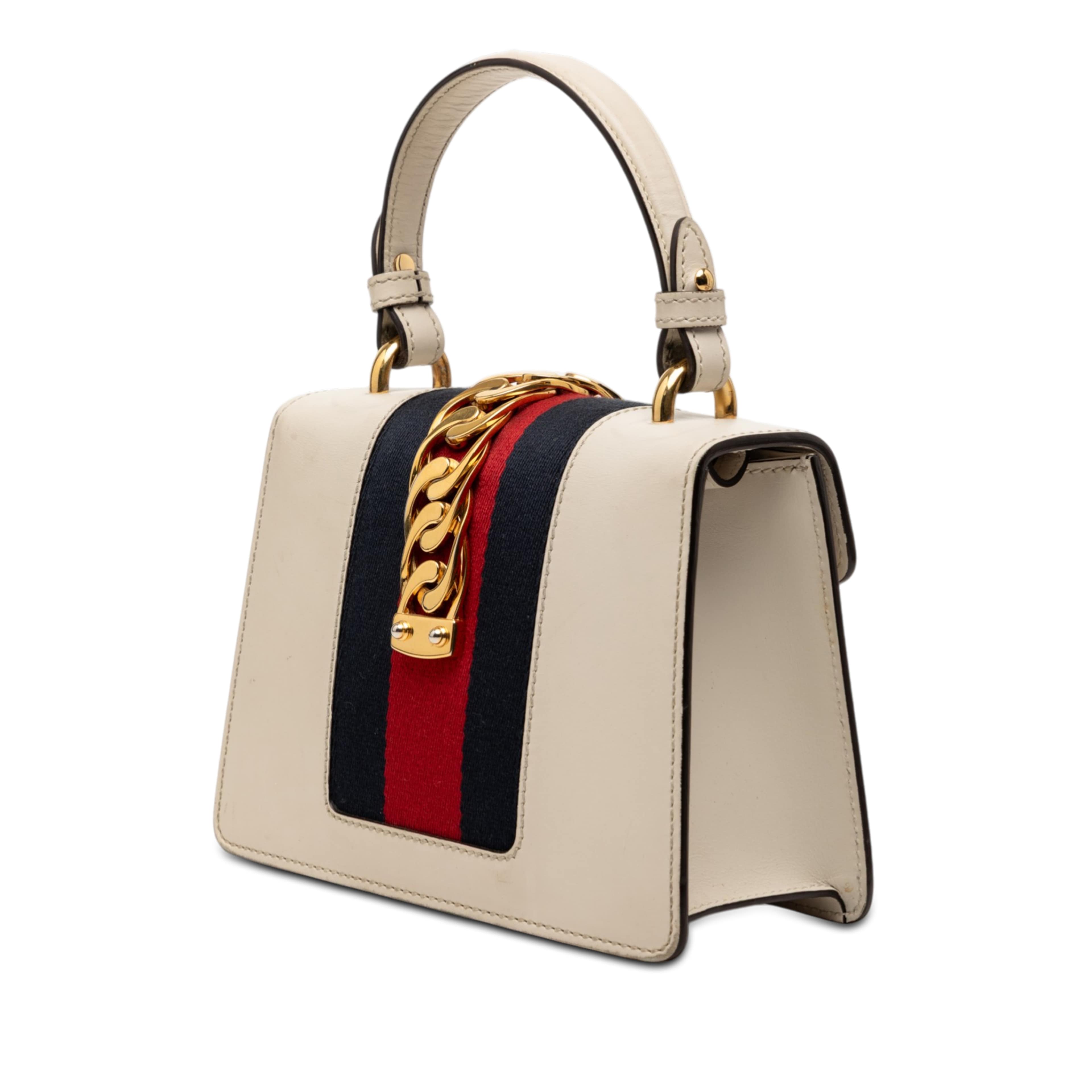 Gucci Mini Calfskin Sylvie Satchel, från Luxclusif, i färgen ivory. Klicka för att öppna bilden i stort format
