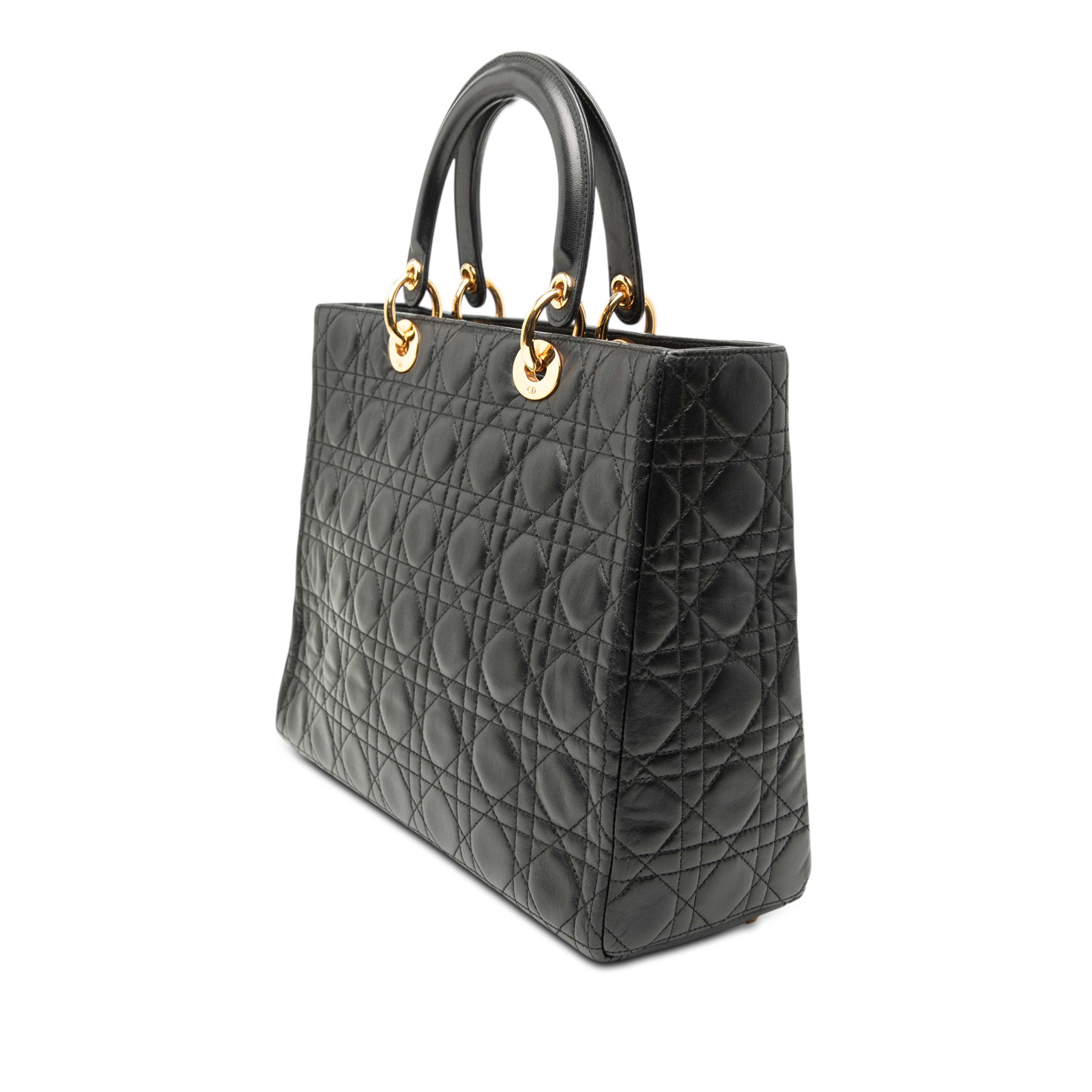 Dior Large Lambskin Cannage Lady Dior, från Luxclusif, i färgen black. Klicka för att öppna bilden i stort format