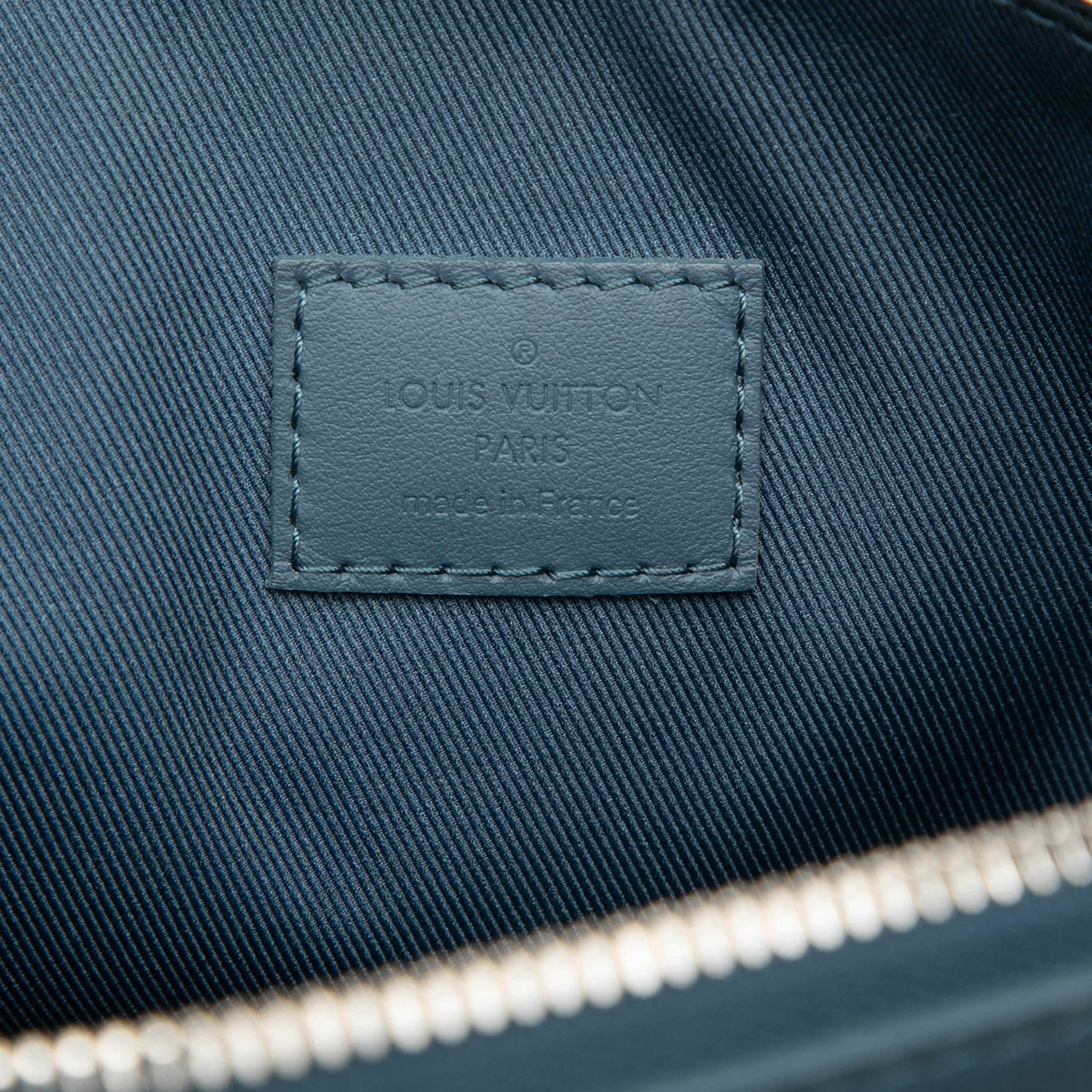 Louis Vuitton Aerogram Takeoff Ipad Pouch, från Luxclusif, i färgen blue. Klicka för att öppna bilden i stort format