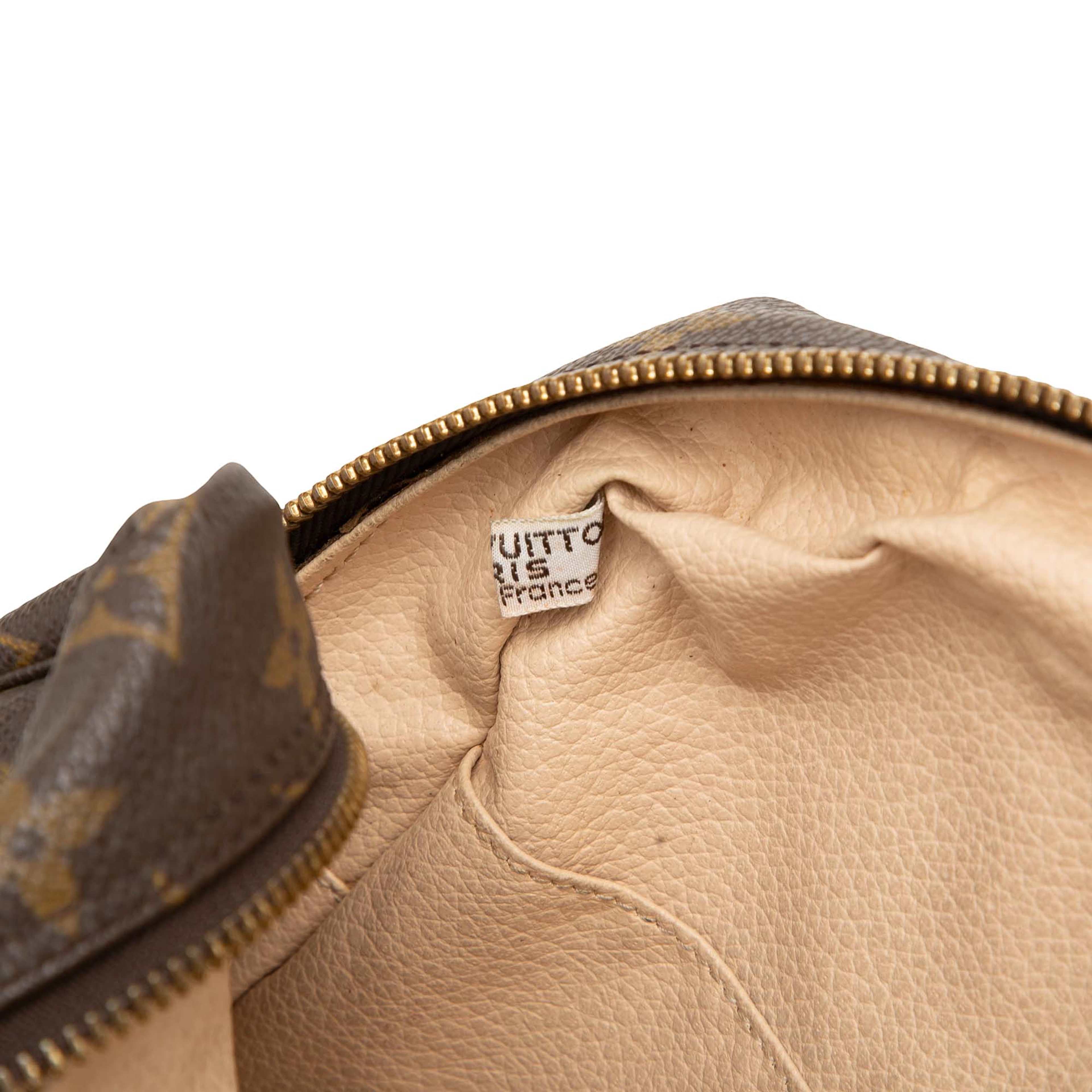 Louis Vuitton Monogram Trousse Toilette 28, från Luxclusif, i färgen brun. Klicka för att öppna bilden i stort format