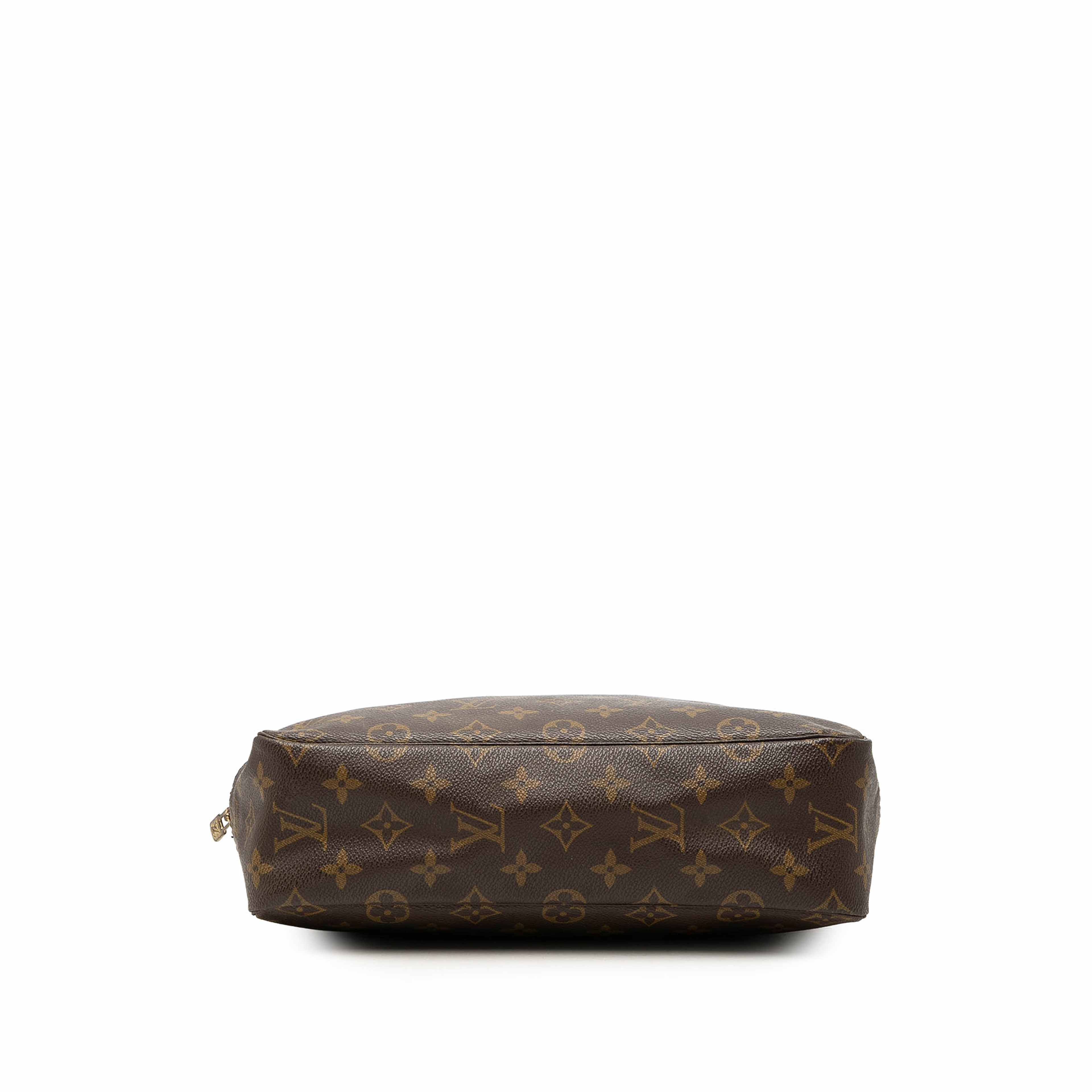 Louis Vuitton Monogram Trousse Toilette 28, från Luxclusif, i färgen brun. Klicka för att öppna bilden i stort format