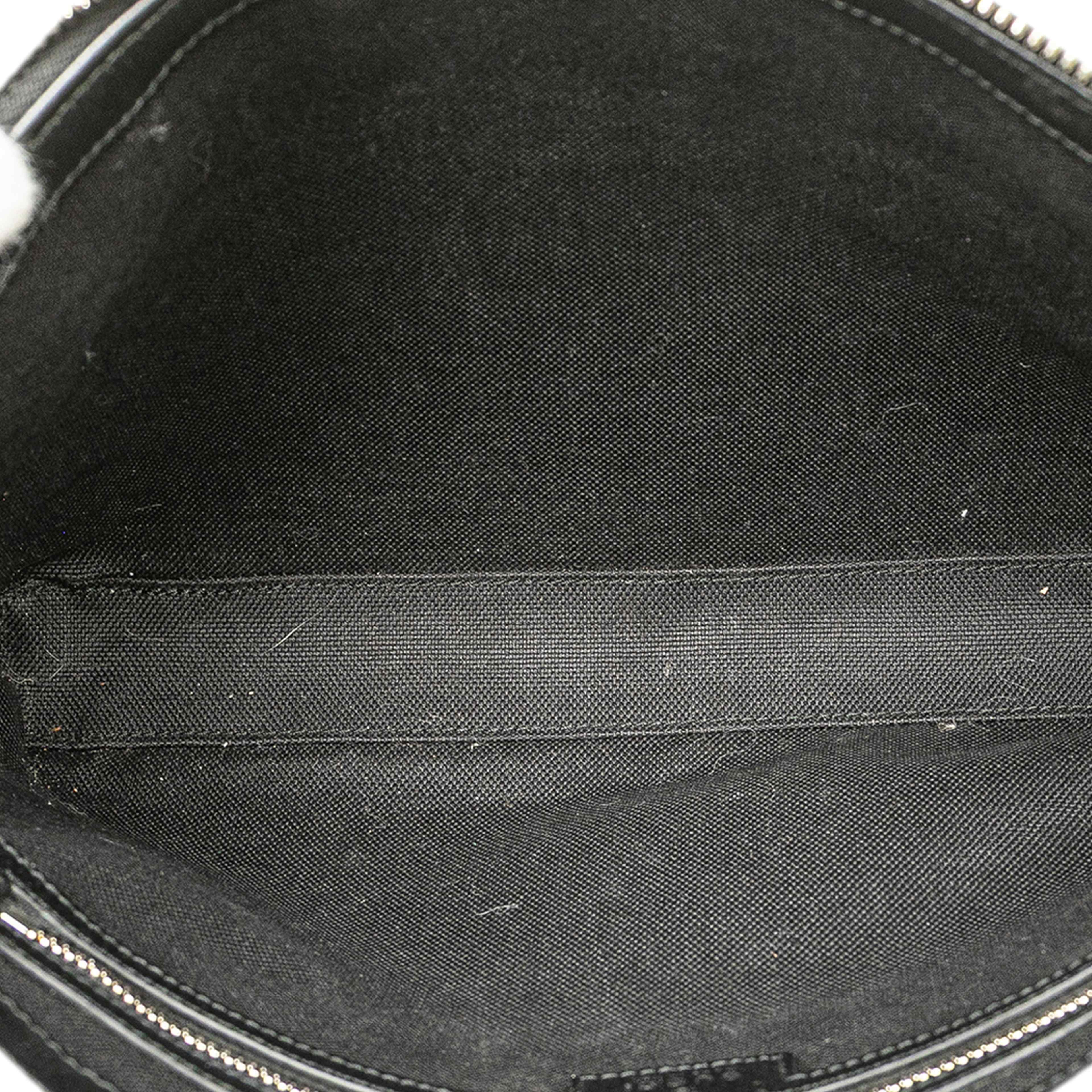 Gucci Jumbo Gg Canvas Clutch On Strap, från Luxclusif, i färgen black. Klicka för att öppna bilden i stort format