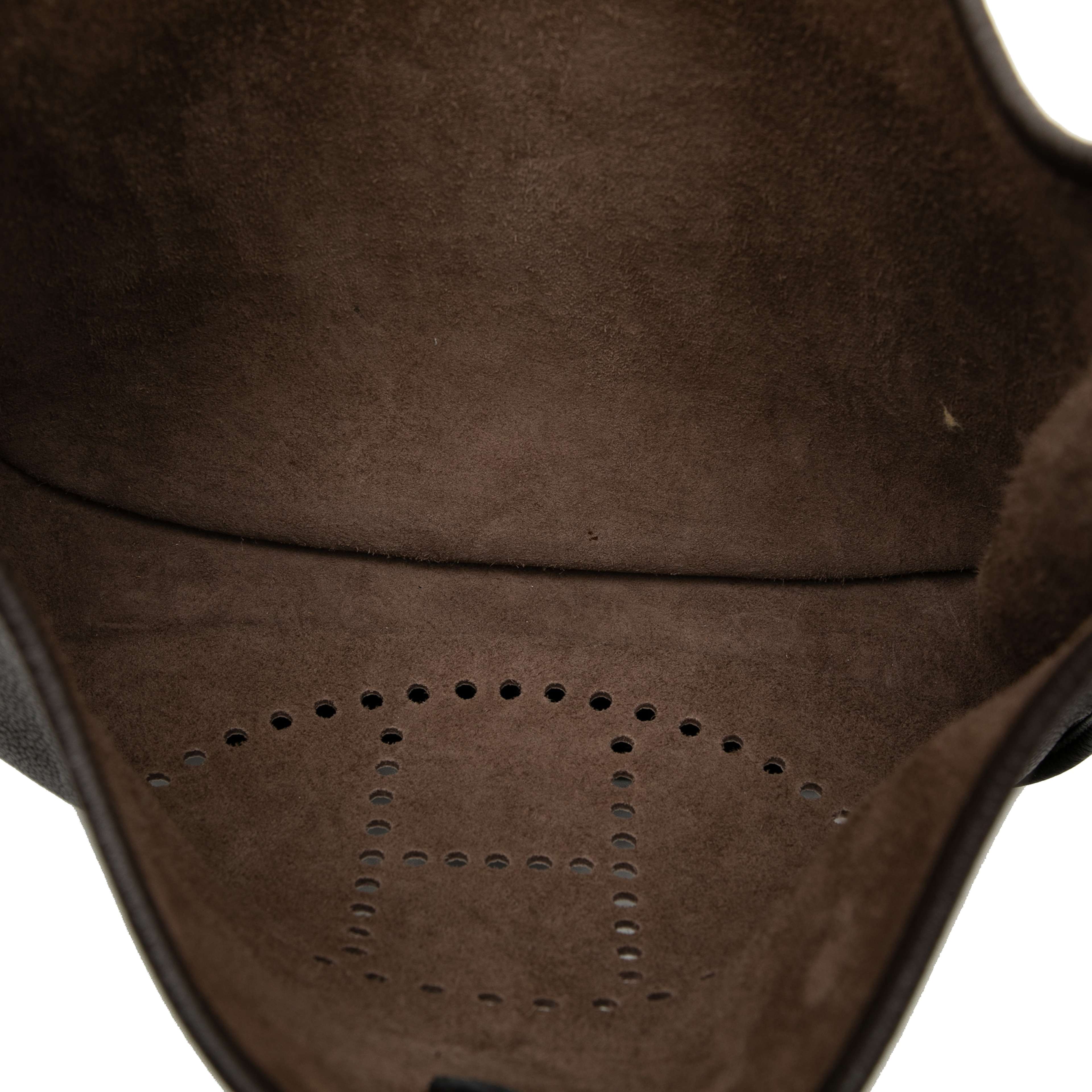 Hermès Clemence Evelyne Iii Pm, från Luxclusif, i färgen dark brown. Klicka för att öppna bilden i stort format