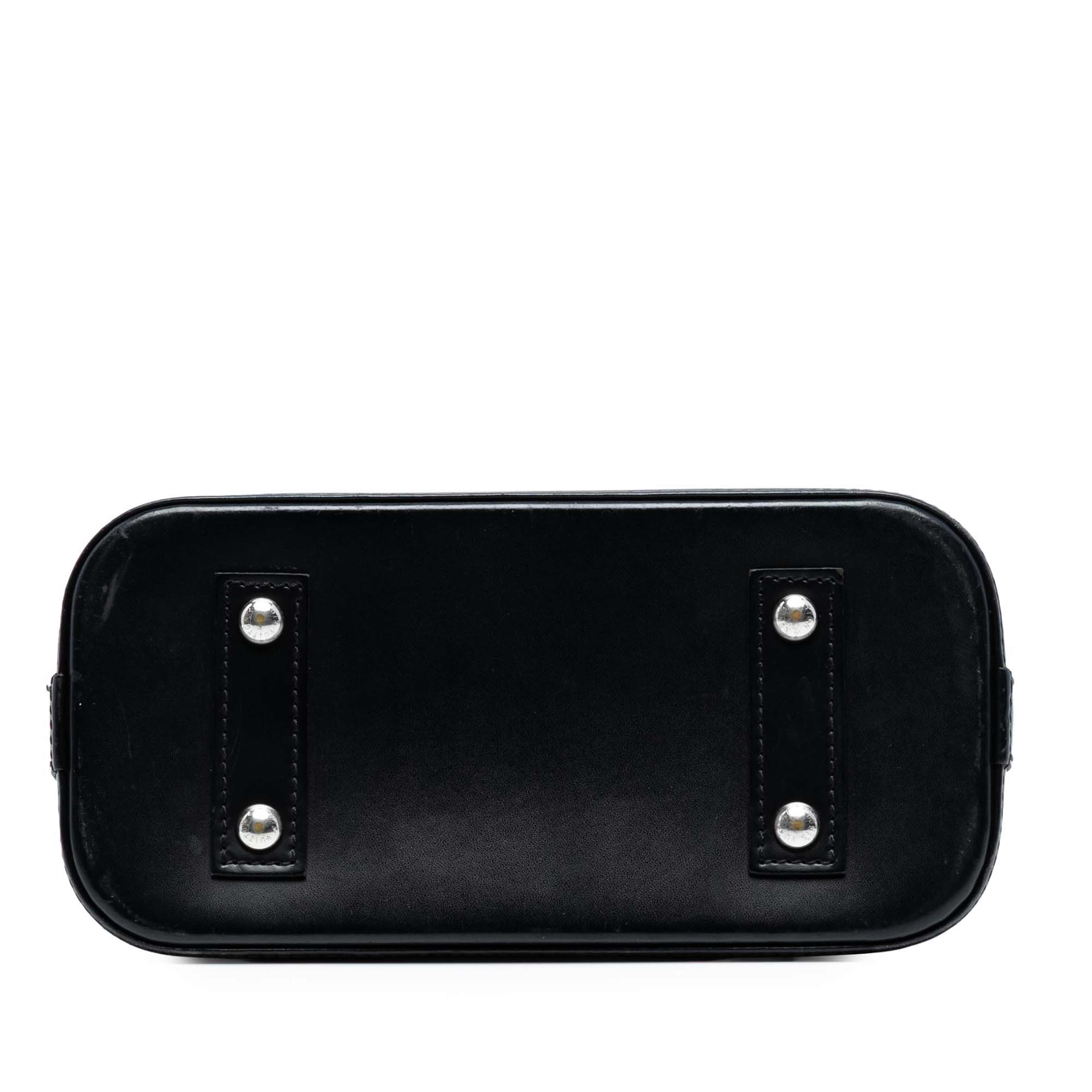 Louis Vuitton Epi Alma Bb, från Luxclusif, i färgen black. Klicka för att öppna bilden i stort format