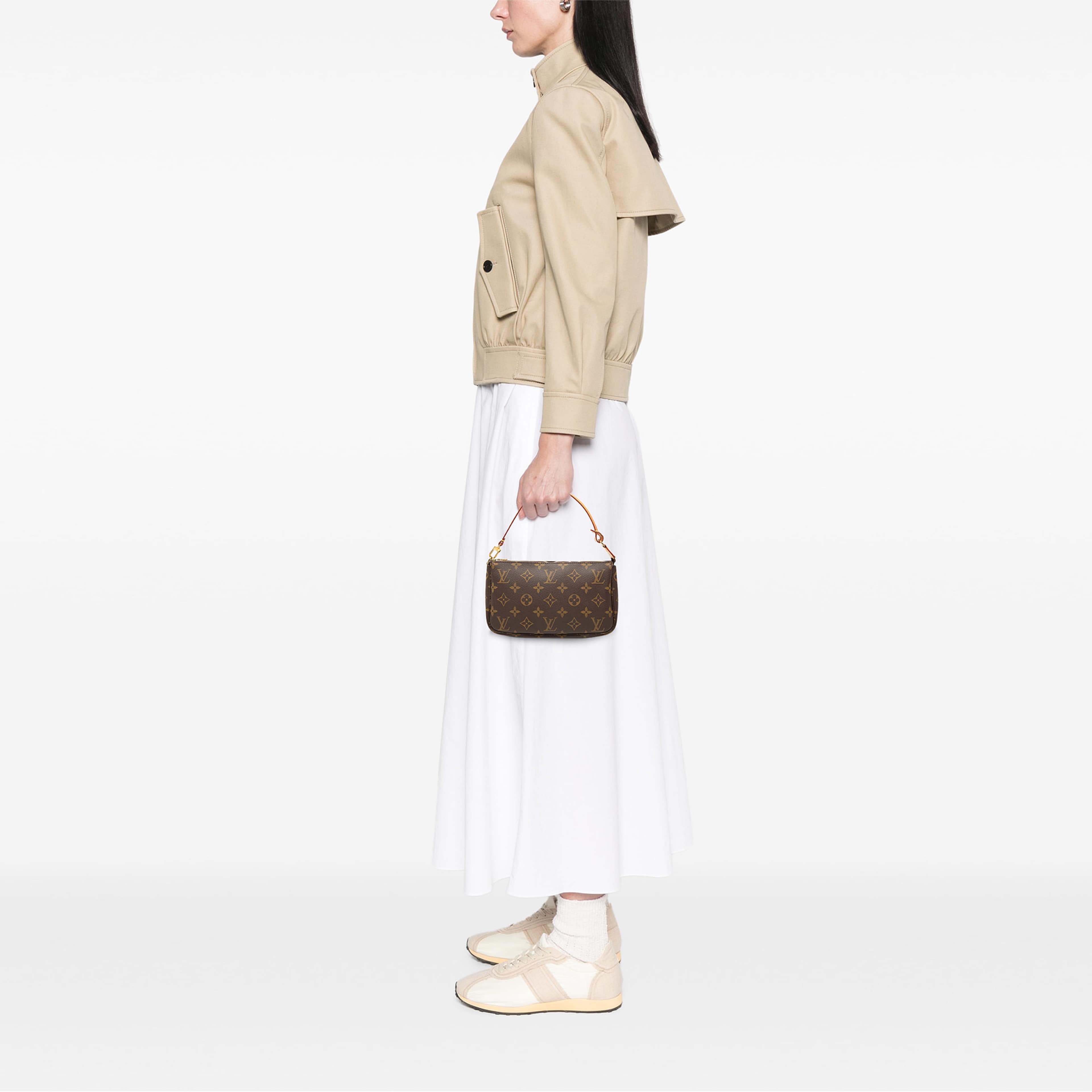 Louis Vuitton Monogram Pochette Accessoires, från Luxclusif, i färgen brun. Klicka för att öppna bilden i stort format