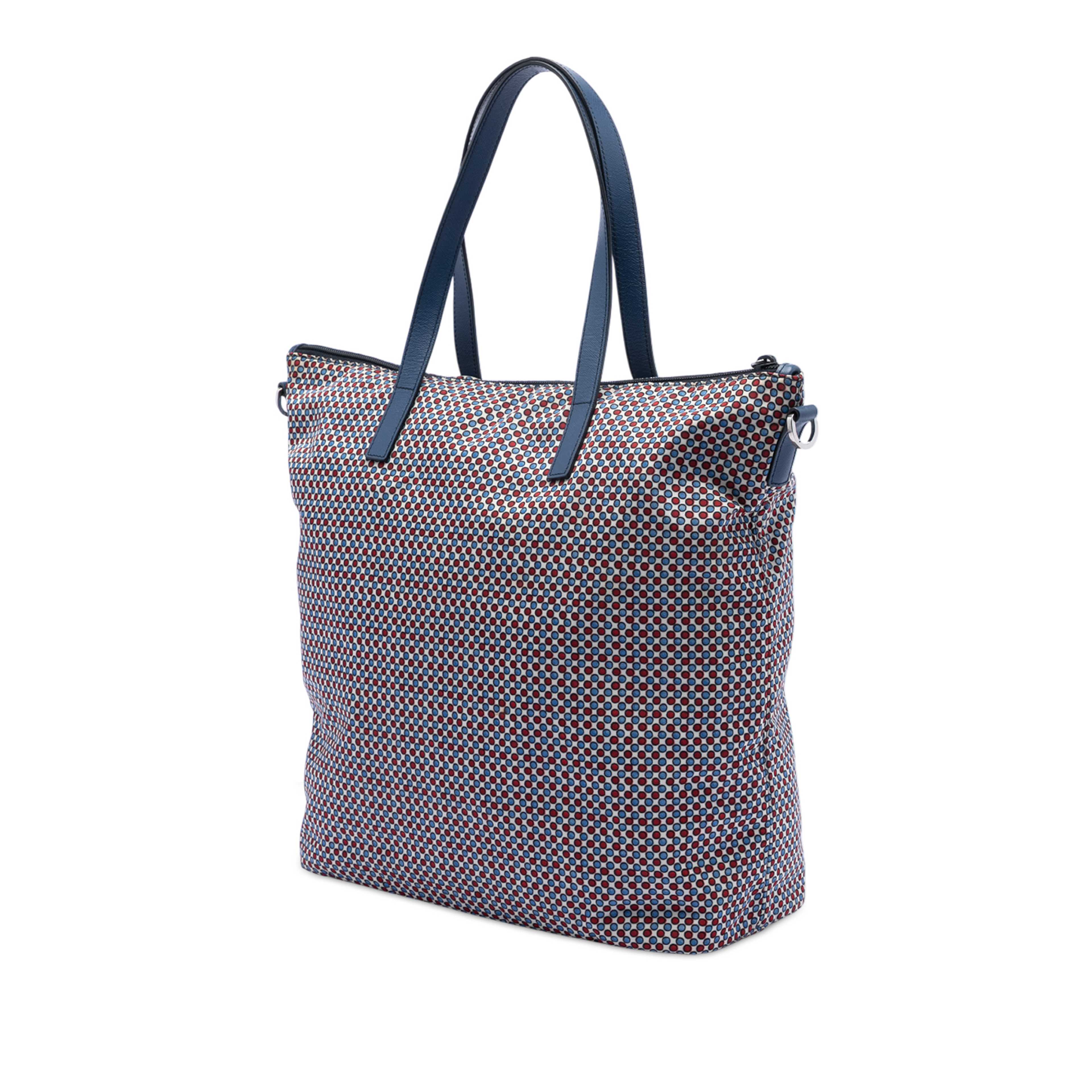 Prada Tessuto Stampato Satchel, från Luxclusif, i färgen blue. Klicka för att öppna bilden i stort format